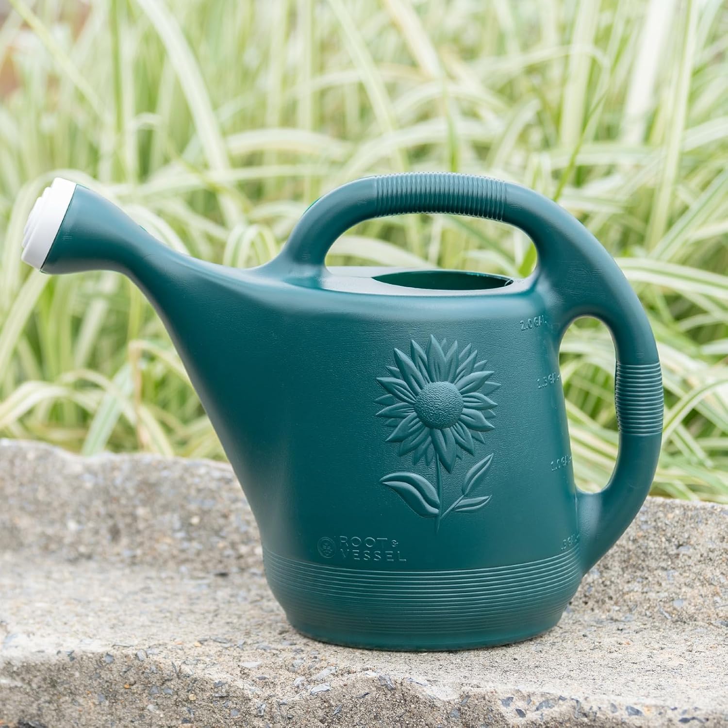 Detalle 2 de Root & Vessel Watering Can 2-Gallon