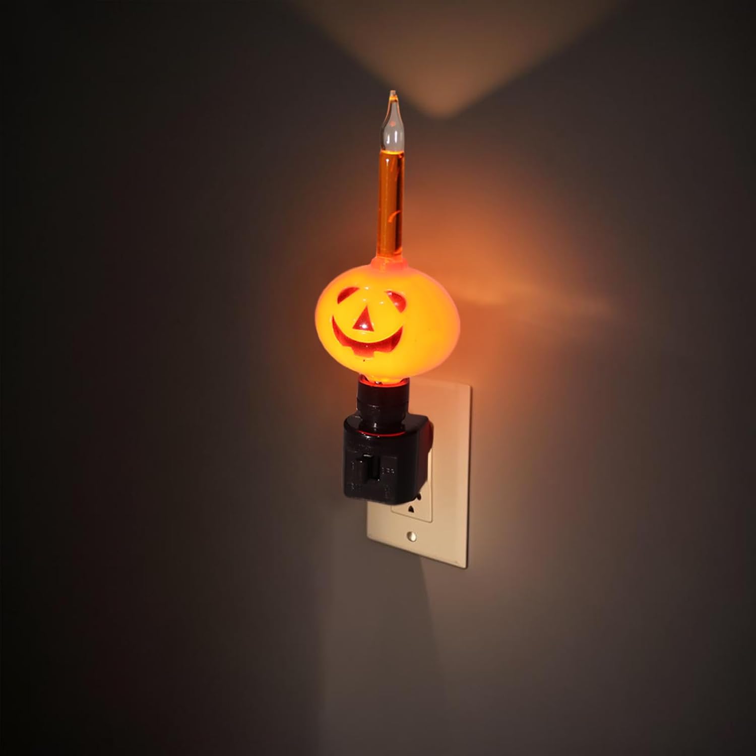 Detalle 1 de Lasumora Pumpkin Bubble Night Light with Swivel Plug and Orange Glitter