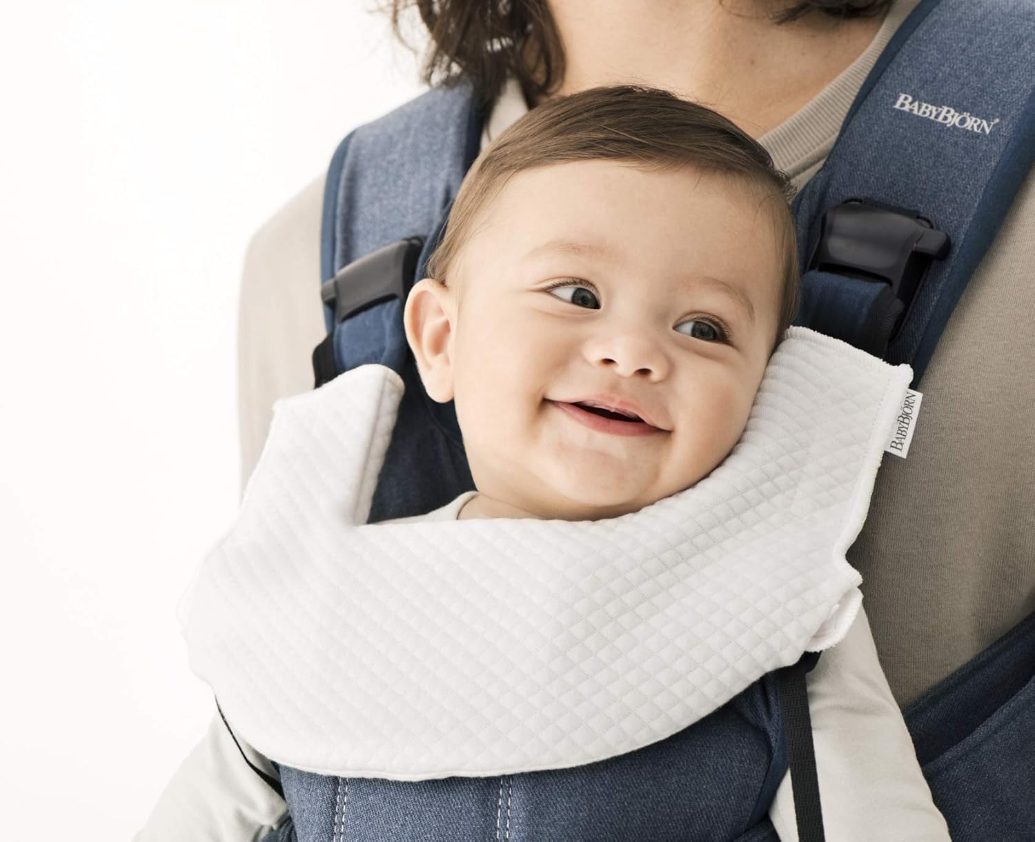 Detalle de BabyBjörn Teething Bib for Baby Carrier One, White
