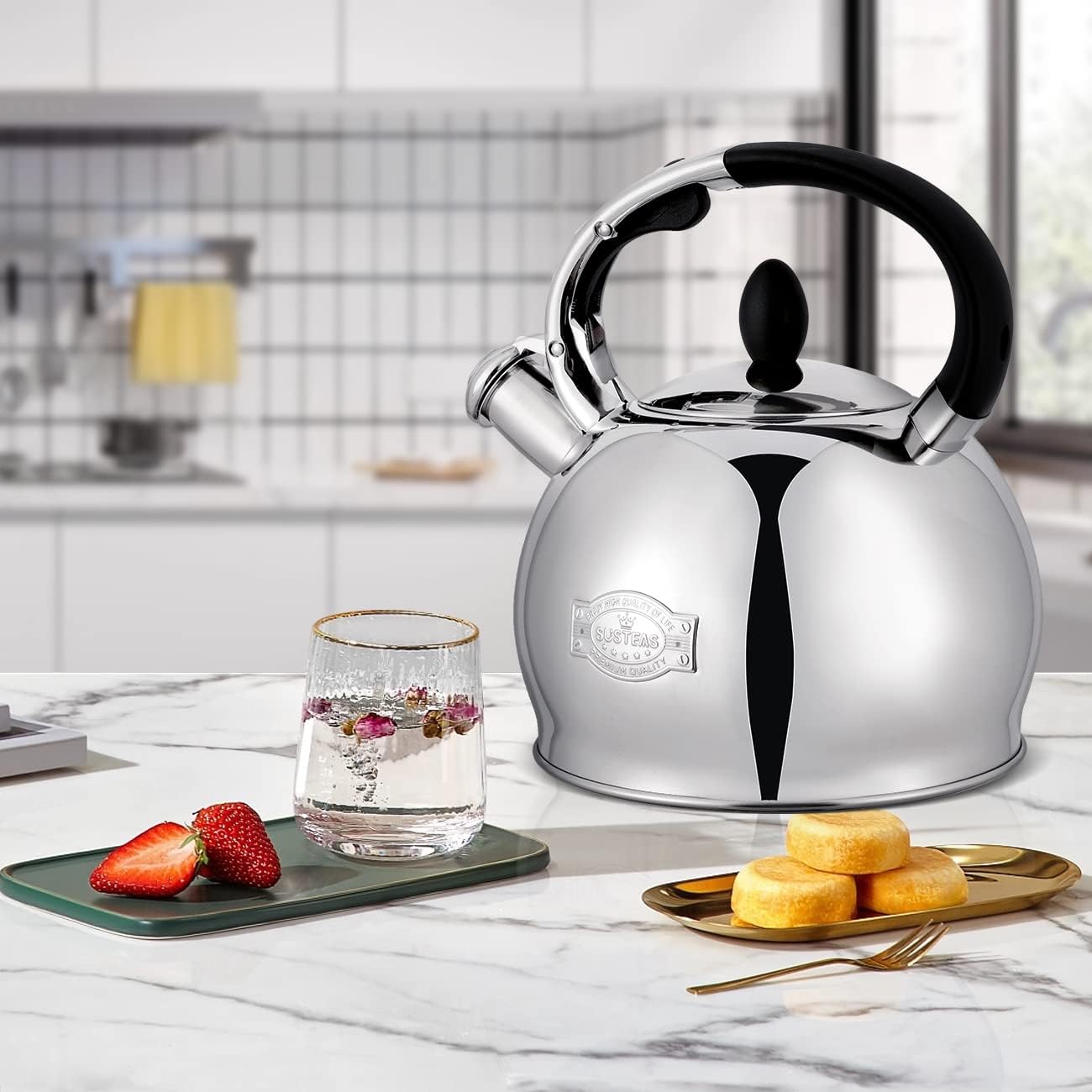 Detalle de SUSTEAS Stove Top Whistling Tea Kettle — 2.64 Qt, Food Grade Stainless Steel with Cool-Touch Handle