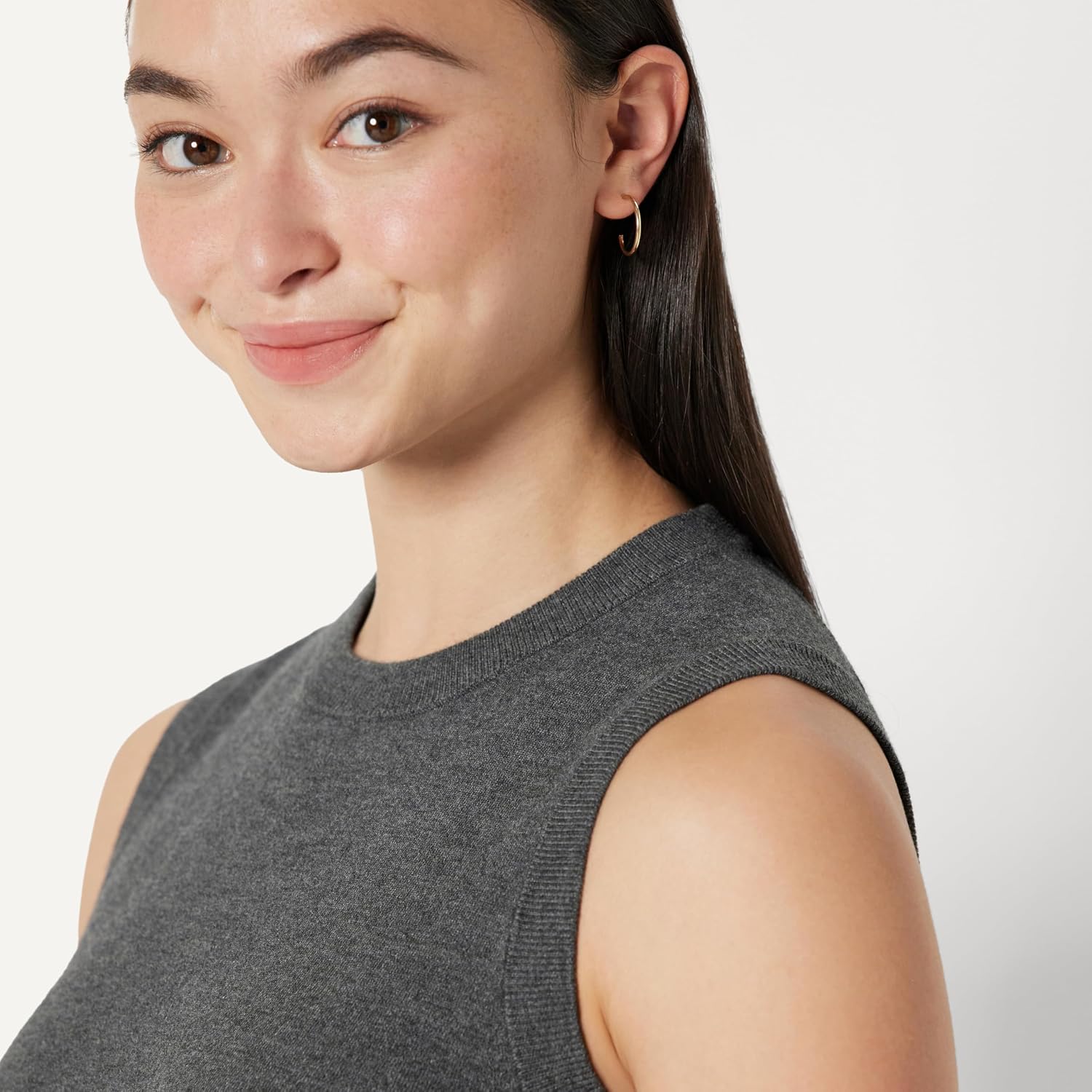 Detalle de Amazon Essentials Damen Strick-Tanktop mit Rundhalsausschnitt aus Viskose-Mischgarn – Regular Fit
