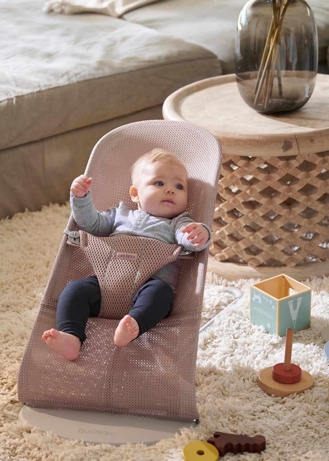 Thumbnail 3 de BabyBjörn Bliss Sdraietta Mesh Rosa Polvere: ergonomica, leggera e da nascita