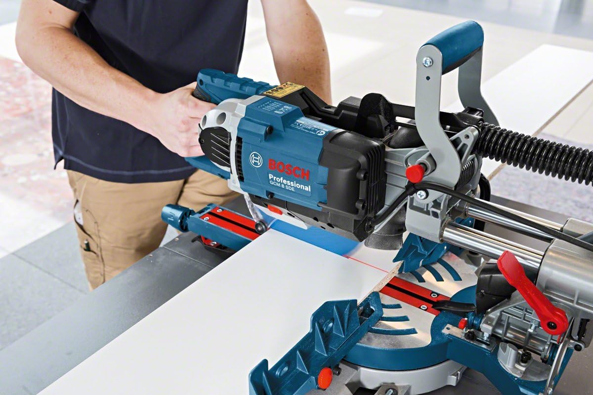 Detalle de Bosch Professional GCM 8 SDE, scie à onglets radiale avec lame 216 mm