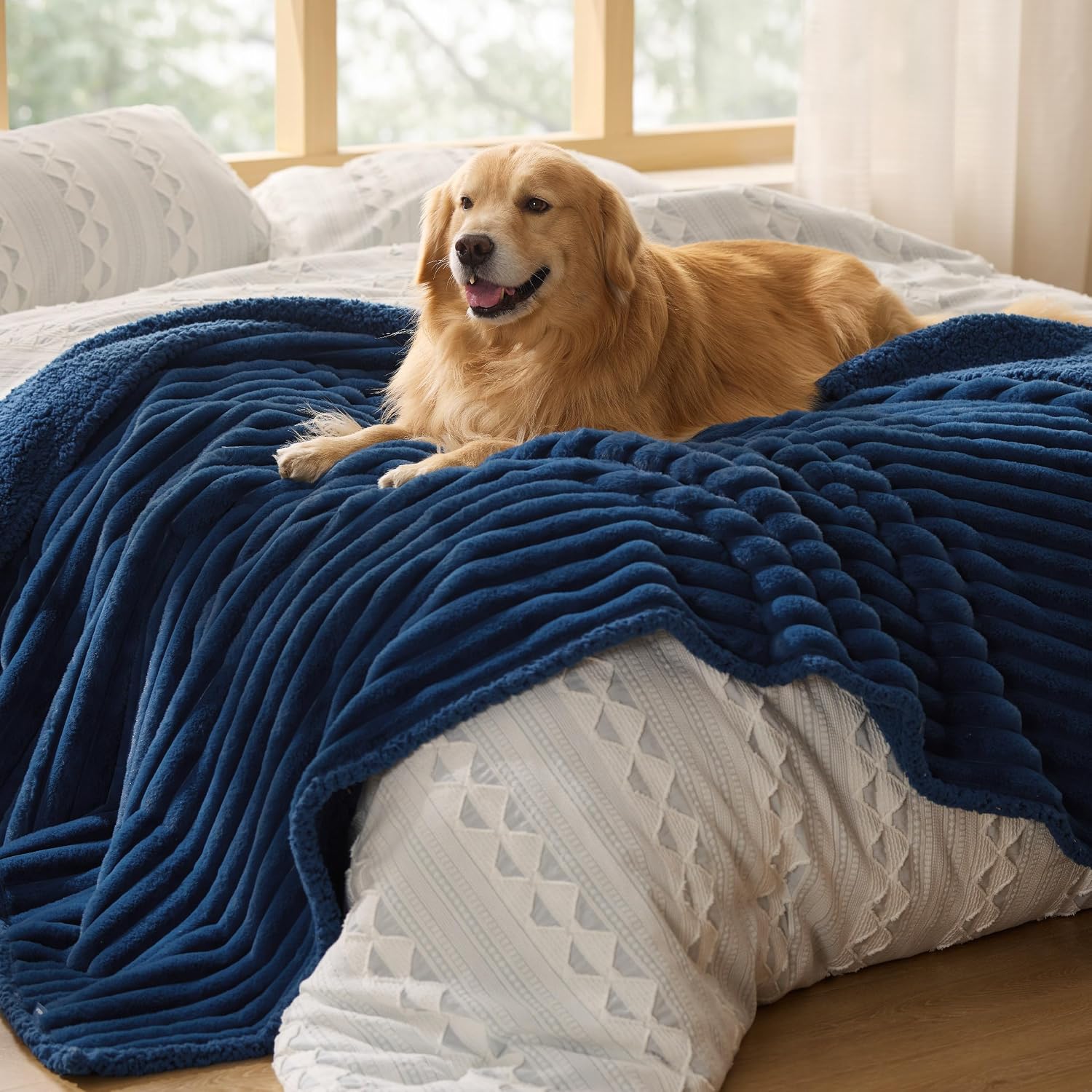 Detalle de Bedsure ComfyFleece® Waterproof Pet Blanket, Twin 60" x 80", Navy Blue