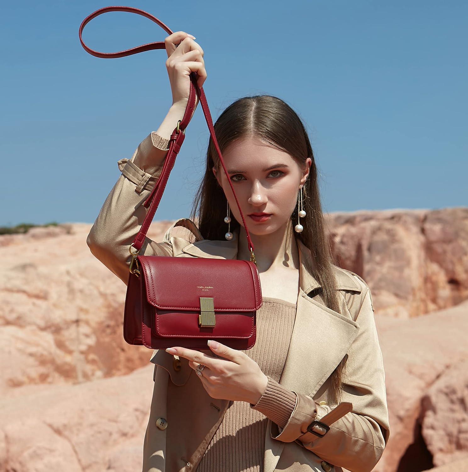 Thumbnail 1 de David Jones Petit sac bandoulière femme en simili cuir PU rigide marron taupe