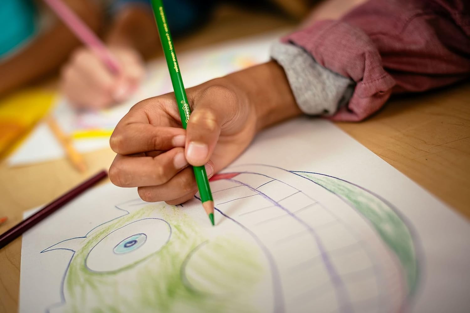 Detalle 2 de クレヨラ 684050 色鉛筆 50色セット、鮮やかな発色・長さ約17.5cm