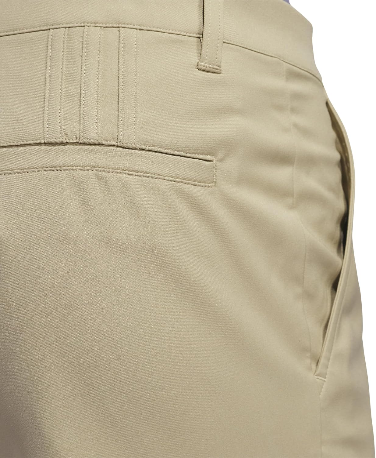 Detalle de adidas Adi Advantage Men’s Golf Shorts (Regular Fit) with Recycled Materials