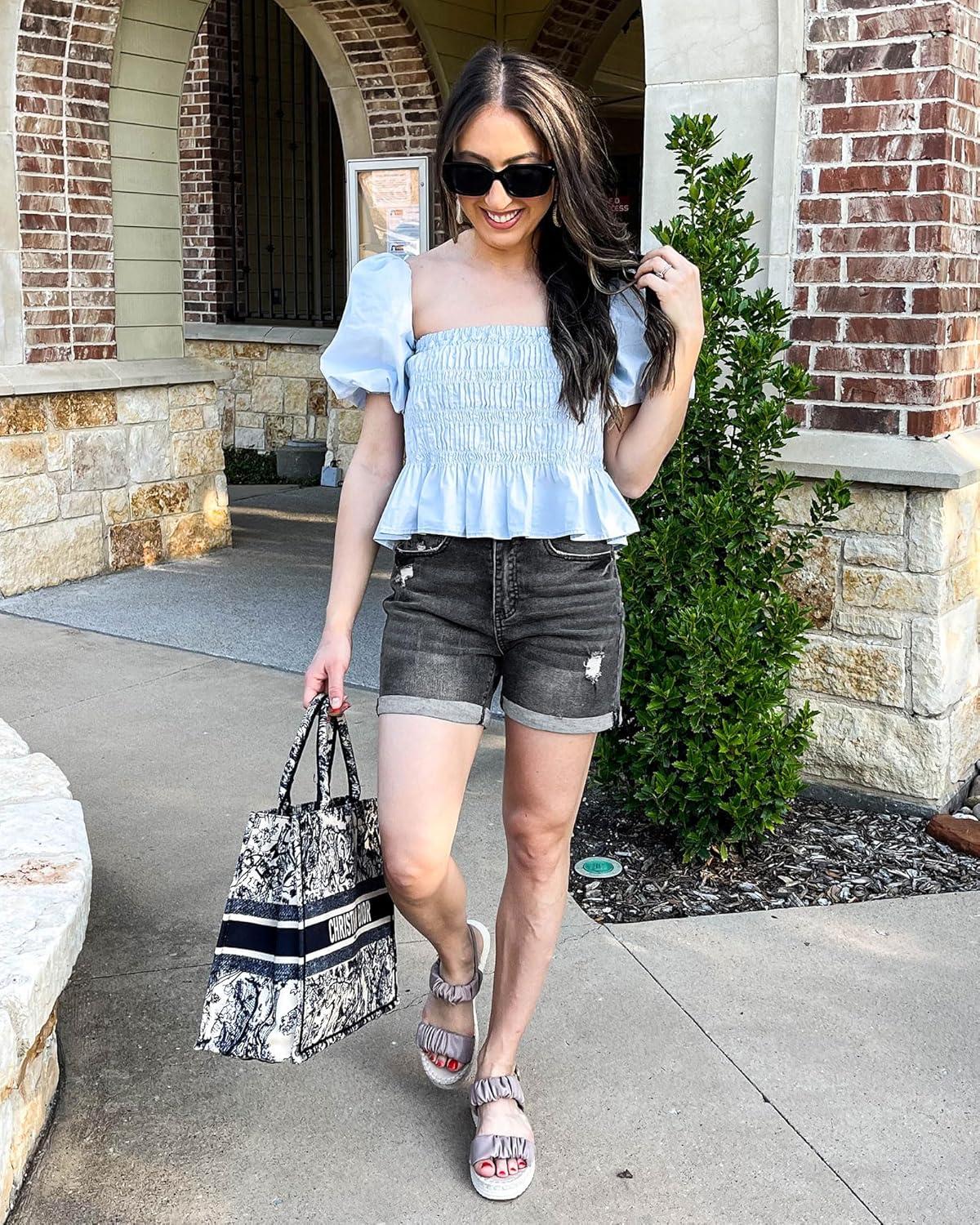 Thumbnail 6 de LookbookStore Women’s Stretchy High-Waisted Ripped Jean Shorts with Pockets (5.5" inseam)