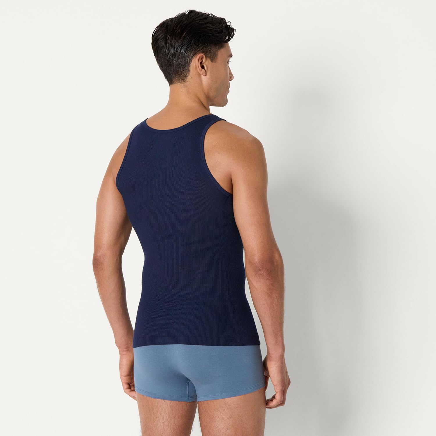 Thumbnail 2 de Amazon Essentials Men’s Lightweight Tank Undershirts, Pack of 6