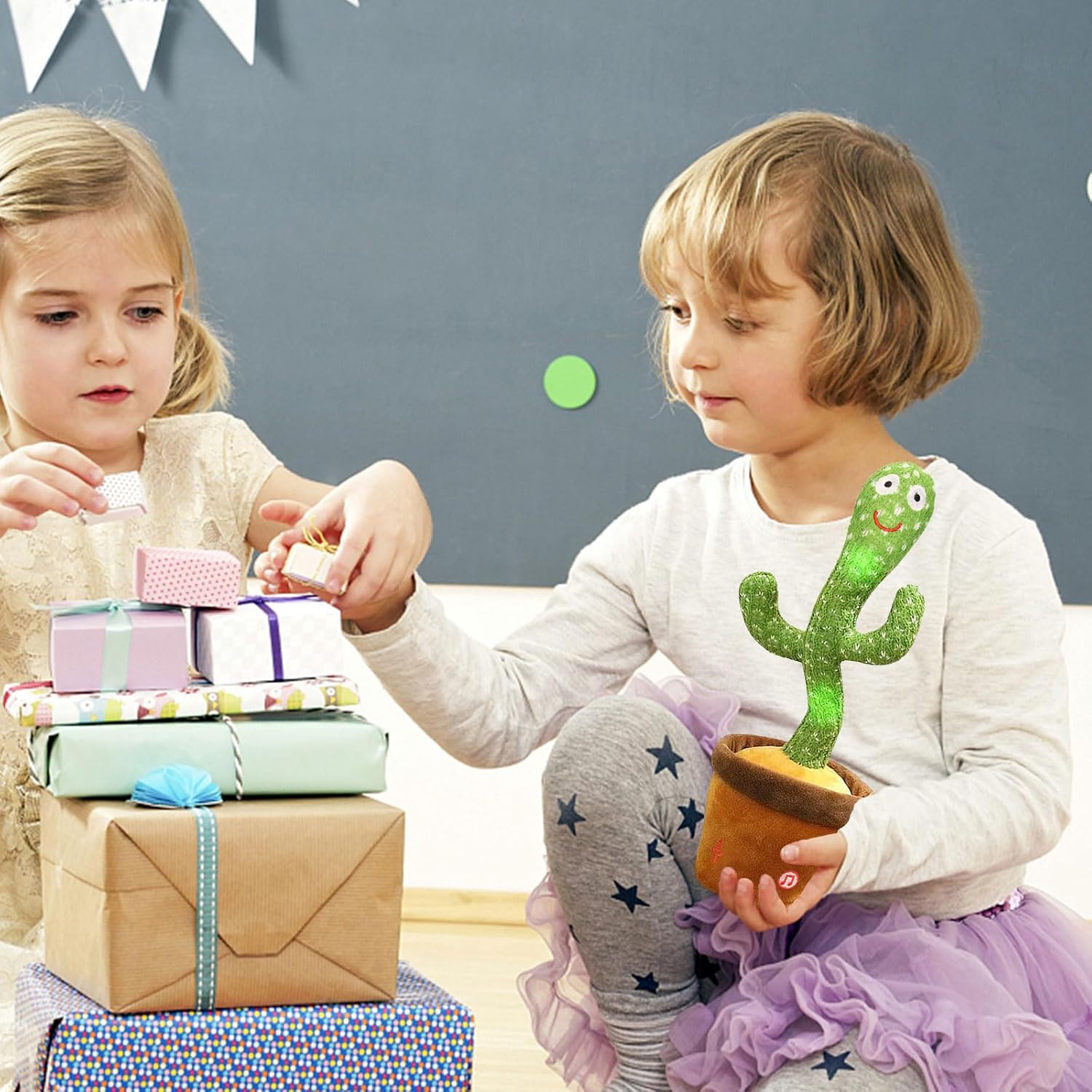 Detalle 2 de seOSTO singing dancing cactus toy 12.6 inch