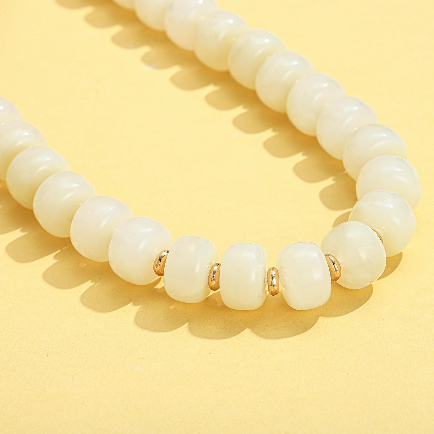 Detalle 2 de LILIE&WHITE Resin Chunky Beaded Necklace for Women – Boho Minimalist Statement Jewelry