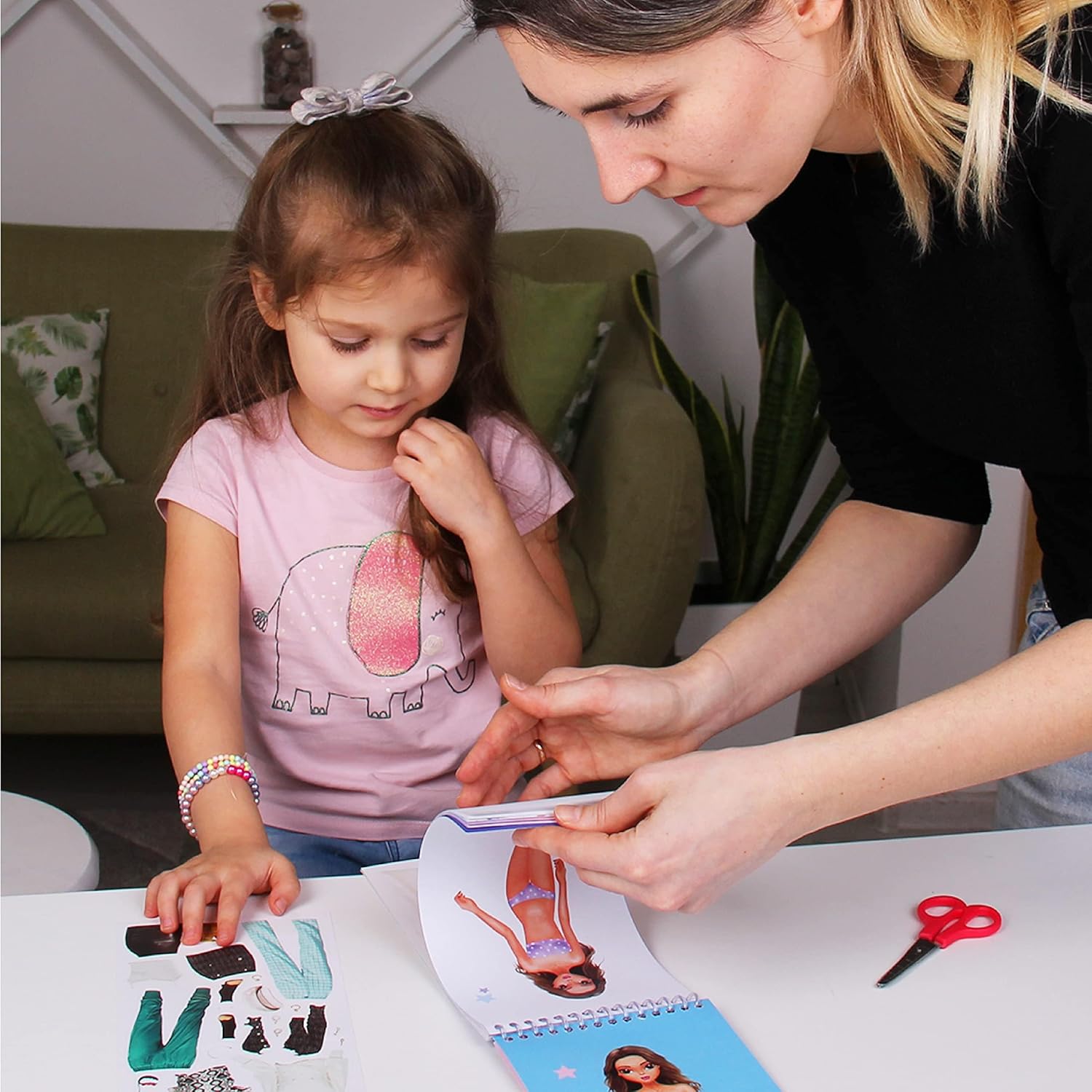Thumbnail 4 de BSCOOL Sticker Dress Up Kids Fashion Book