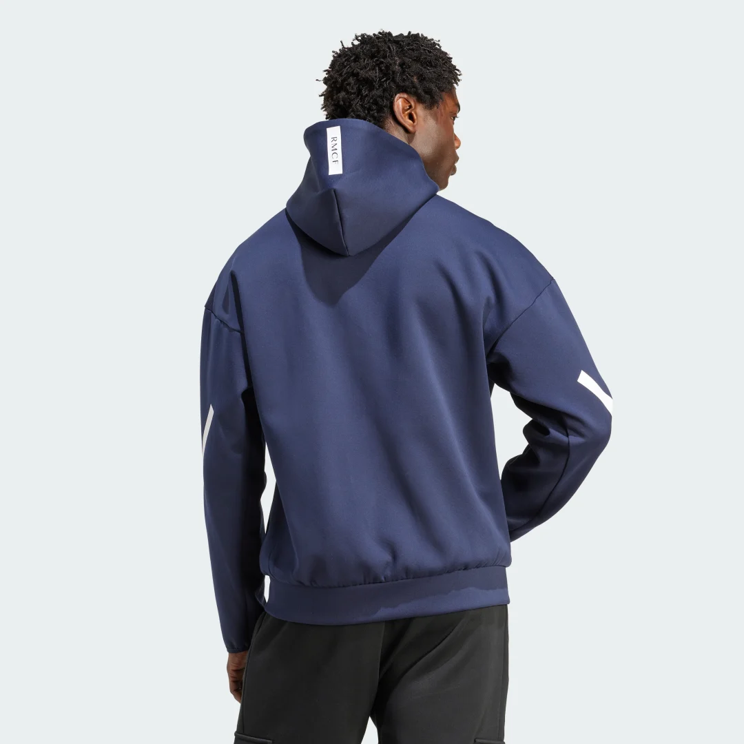 Detalle de Real Madrid ADIDAS Z.N.E. Chaqueta Himno — comodidad y estilo para los aficionados