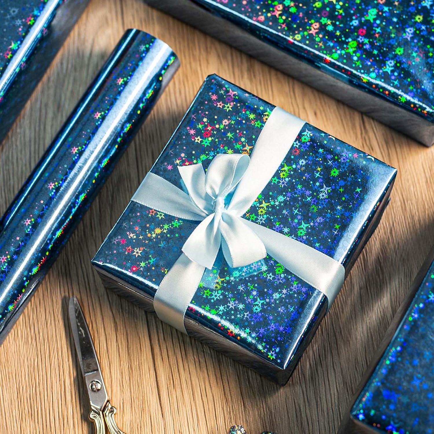 Thumbnail 5 de Wikadlik Blue Holographic Wrapping Paper with Cute Stars (43 cm x 10 m)