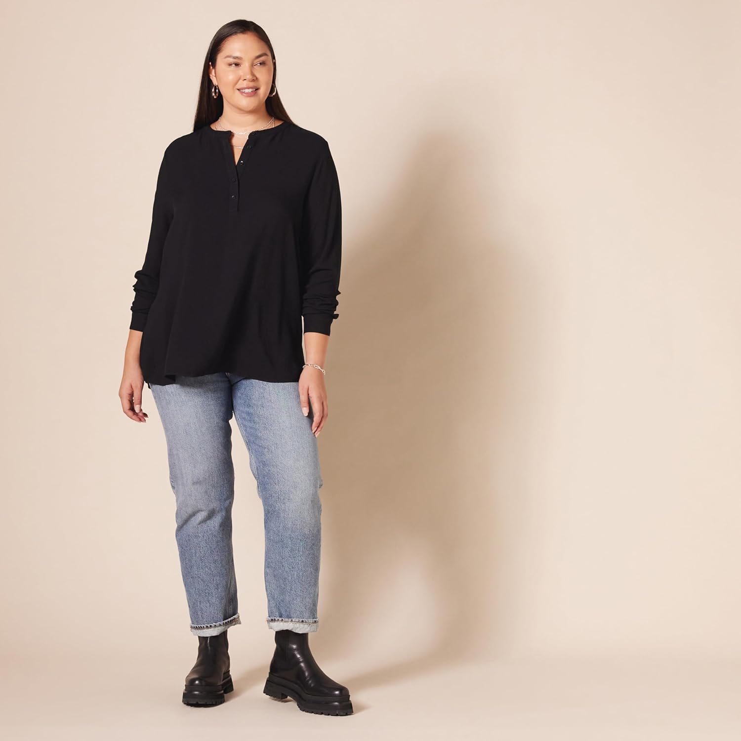 Thumbnail 6 de Amazon Essentials Damen gewebte Langarmbluse mit Passenkräuselung