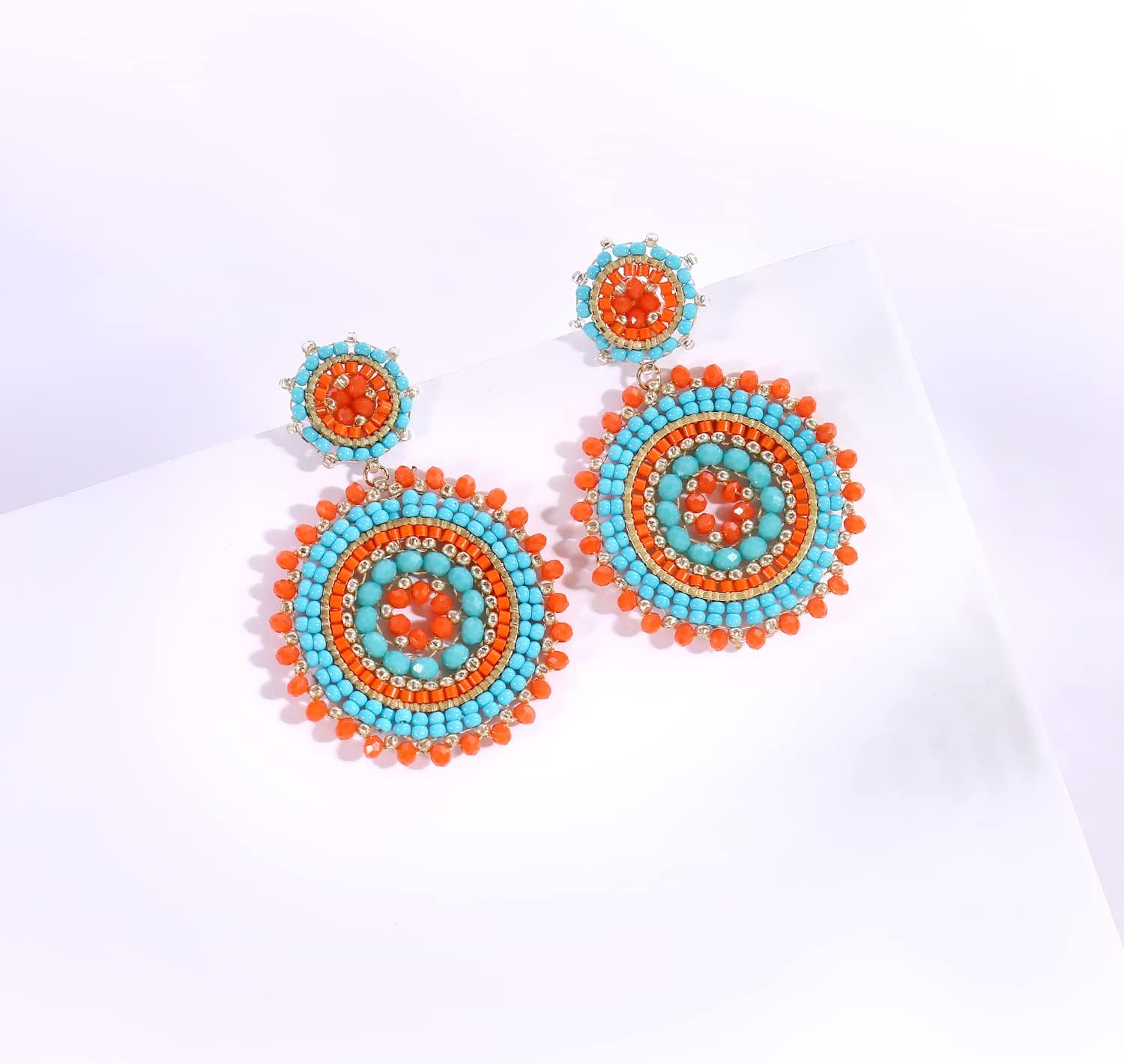 Detalle de Handgefertigte Damen-Perlenohrringe aus Rocailles & Hirseperlen mit Boho-Statement-Anhänger