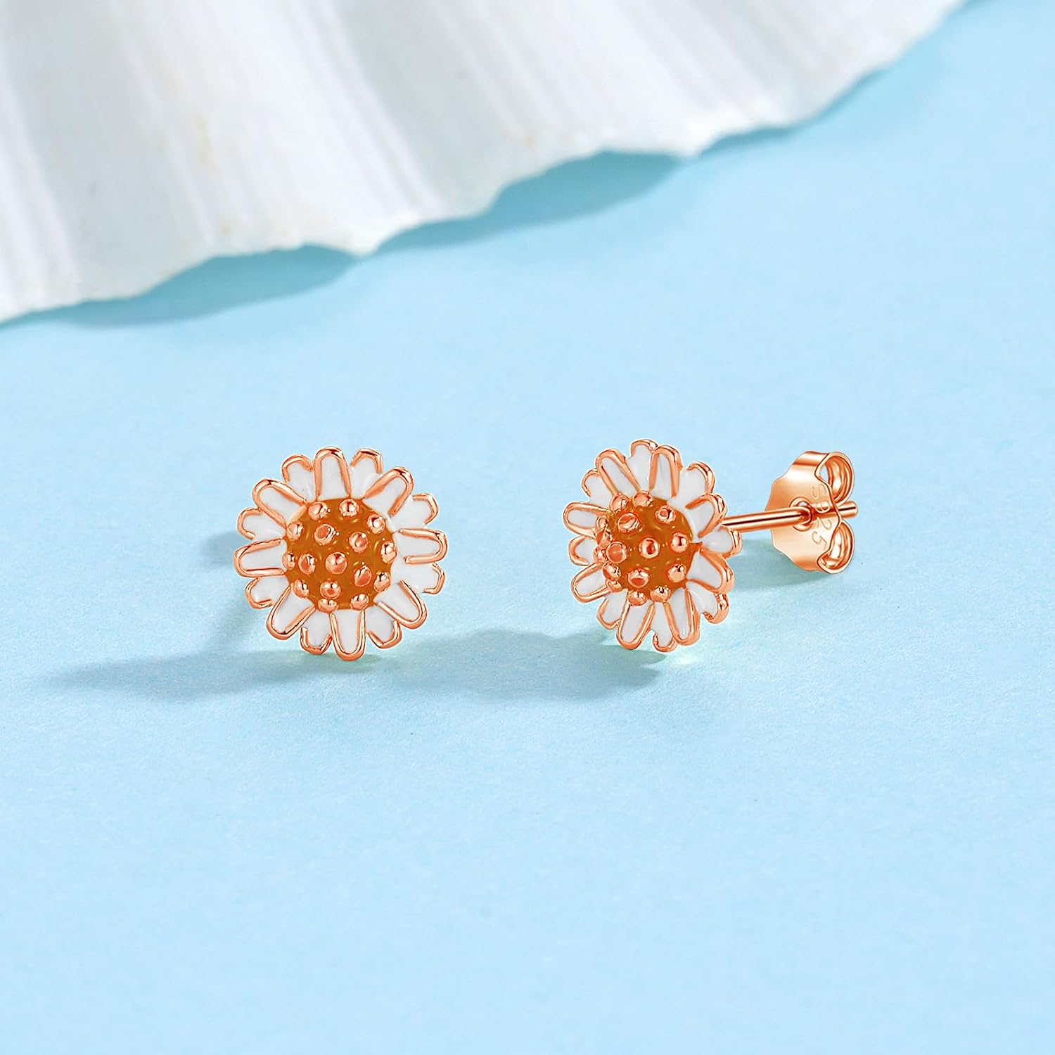 Detalle de Kamise Silver Stud Earrings for Women – 925 Sterling Silver Daisy with Zirconia