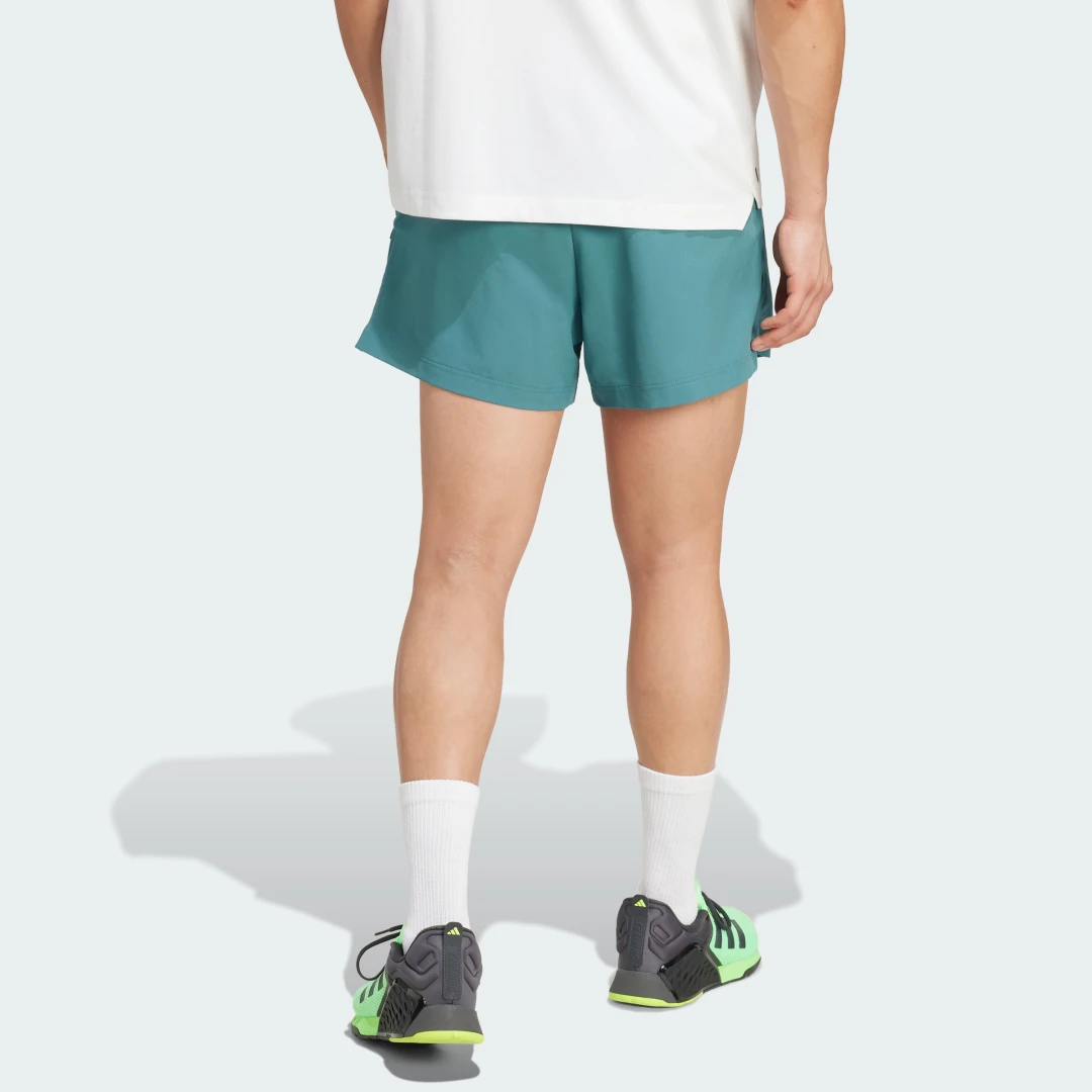 Detalle de Pantalón corto PrimeLift de Adidas: comodidad y rendimiento para entrenos en verde