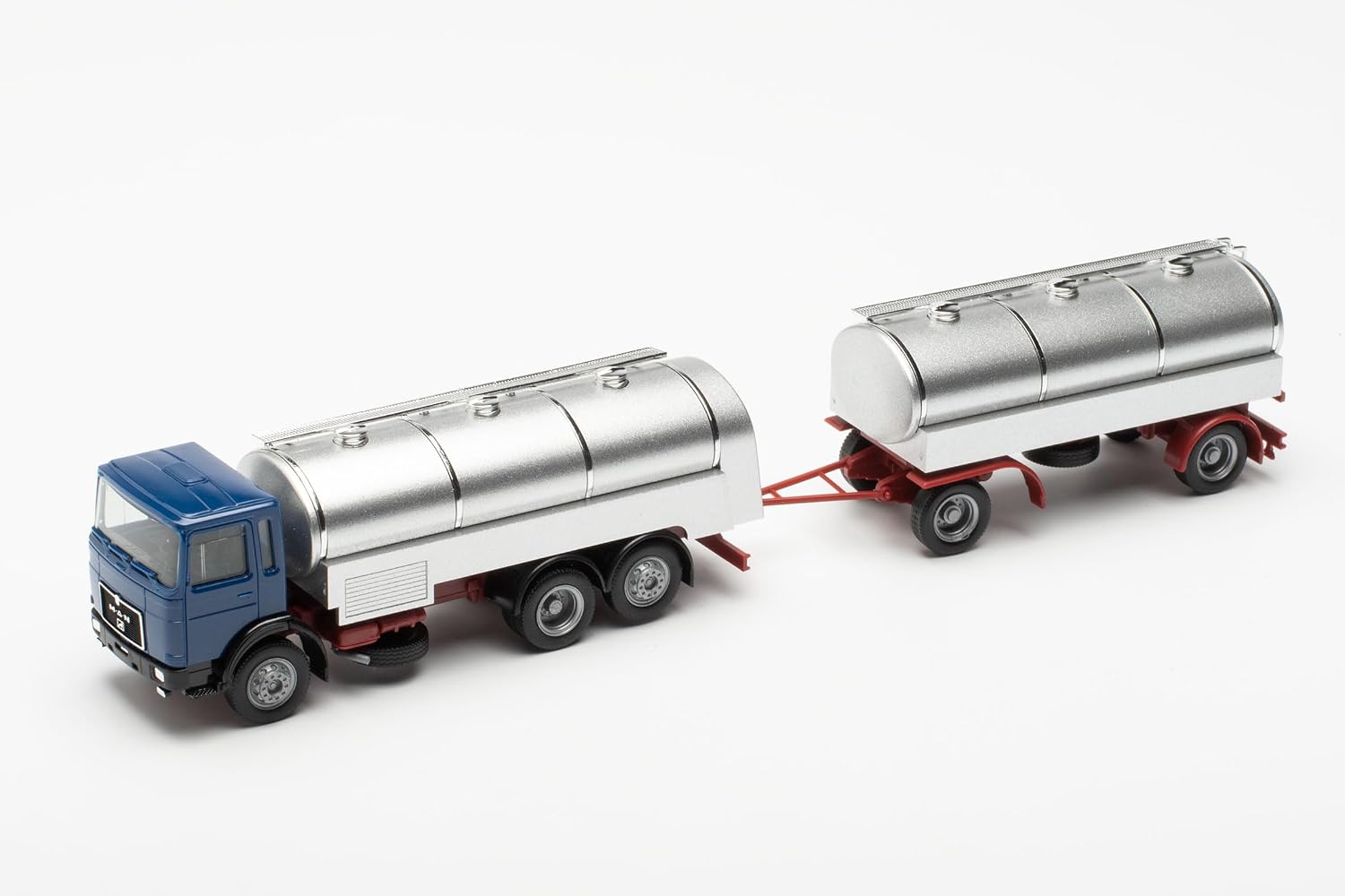 Thumbnail 2 de Herpa Basic MAN F8 Milchtank-Hängerzug – cysterna mleczna 1:87 z tworzywa
