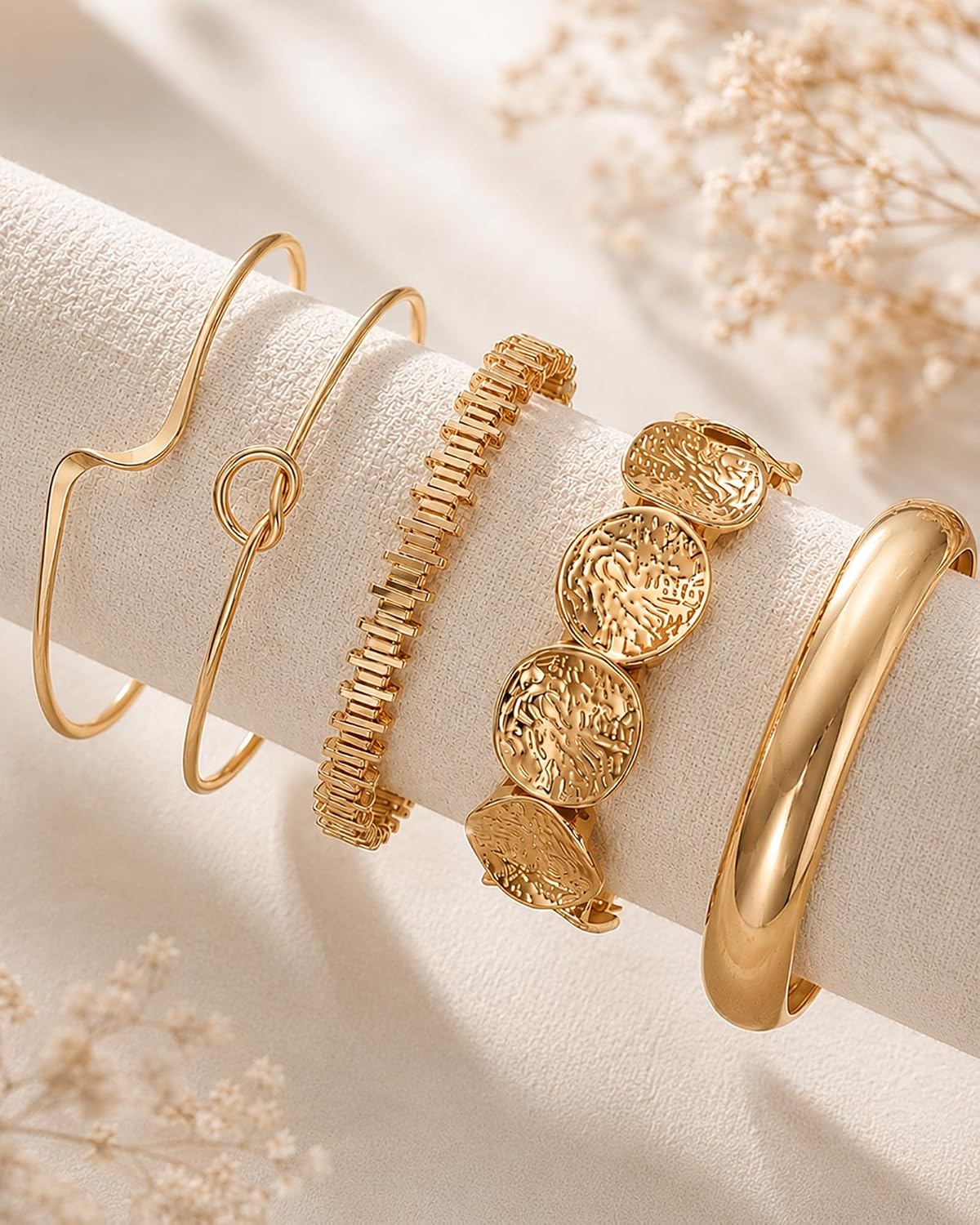 Detalle de Gold Bangle Bracelet Set, 5-Piece