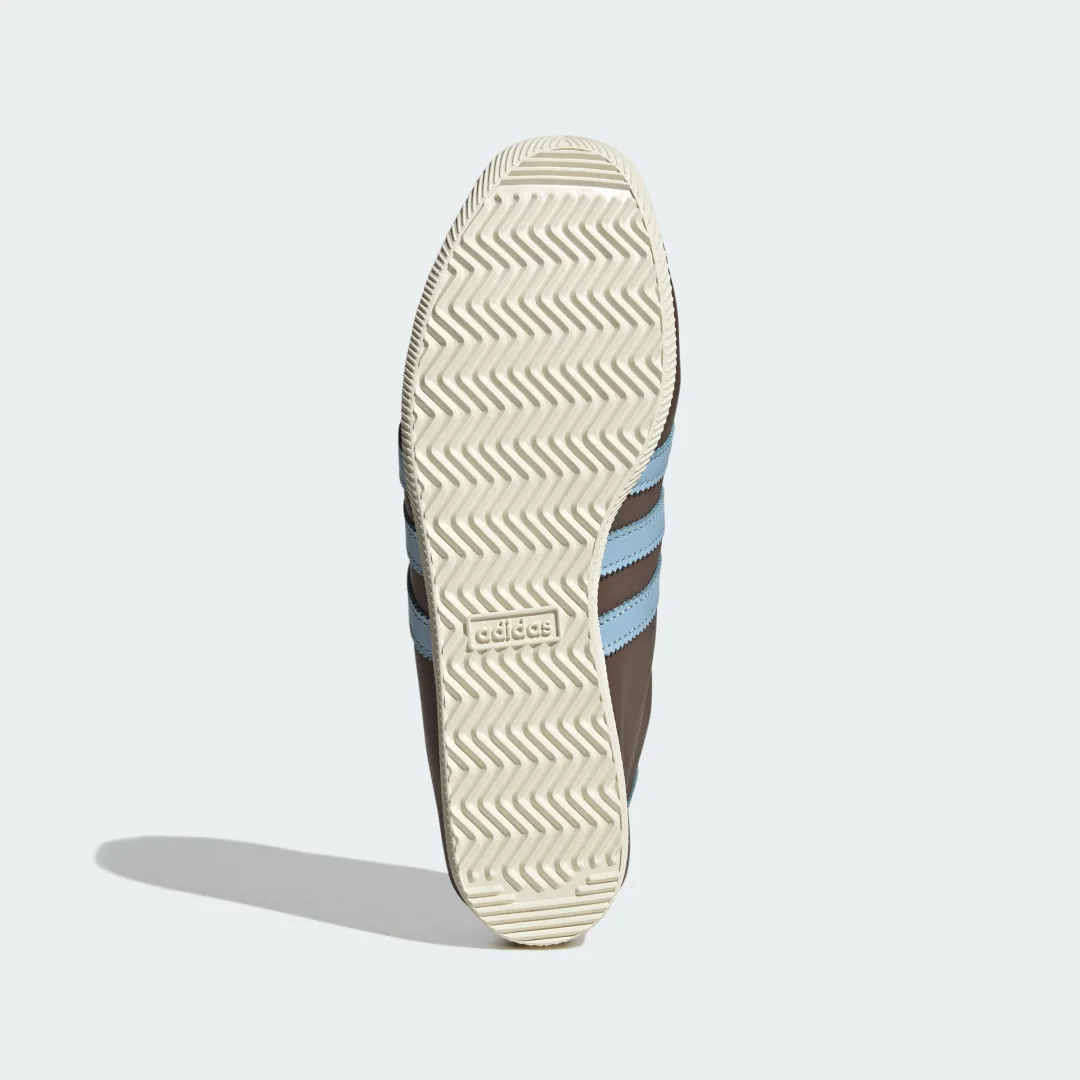 Detalle de ZAPATILLA PARIS de Adidas: estilo urbano en marrón para el día a día