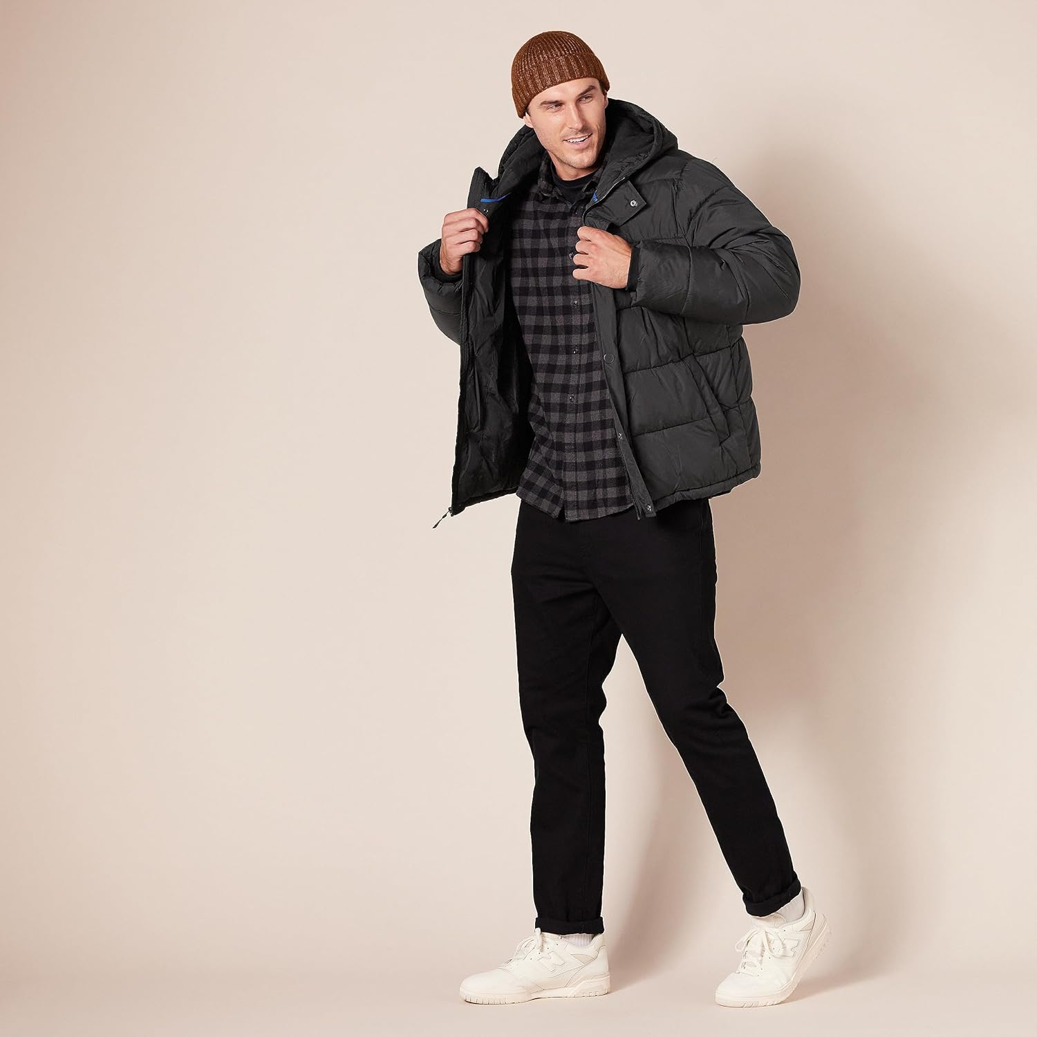 Thumbnail 6 de Amazon Essentials Men’s Winter Heavyweight Hooded Puffer Coat
