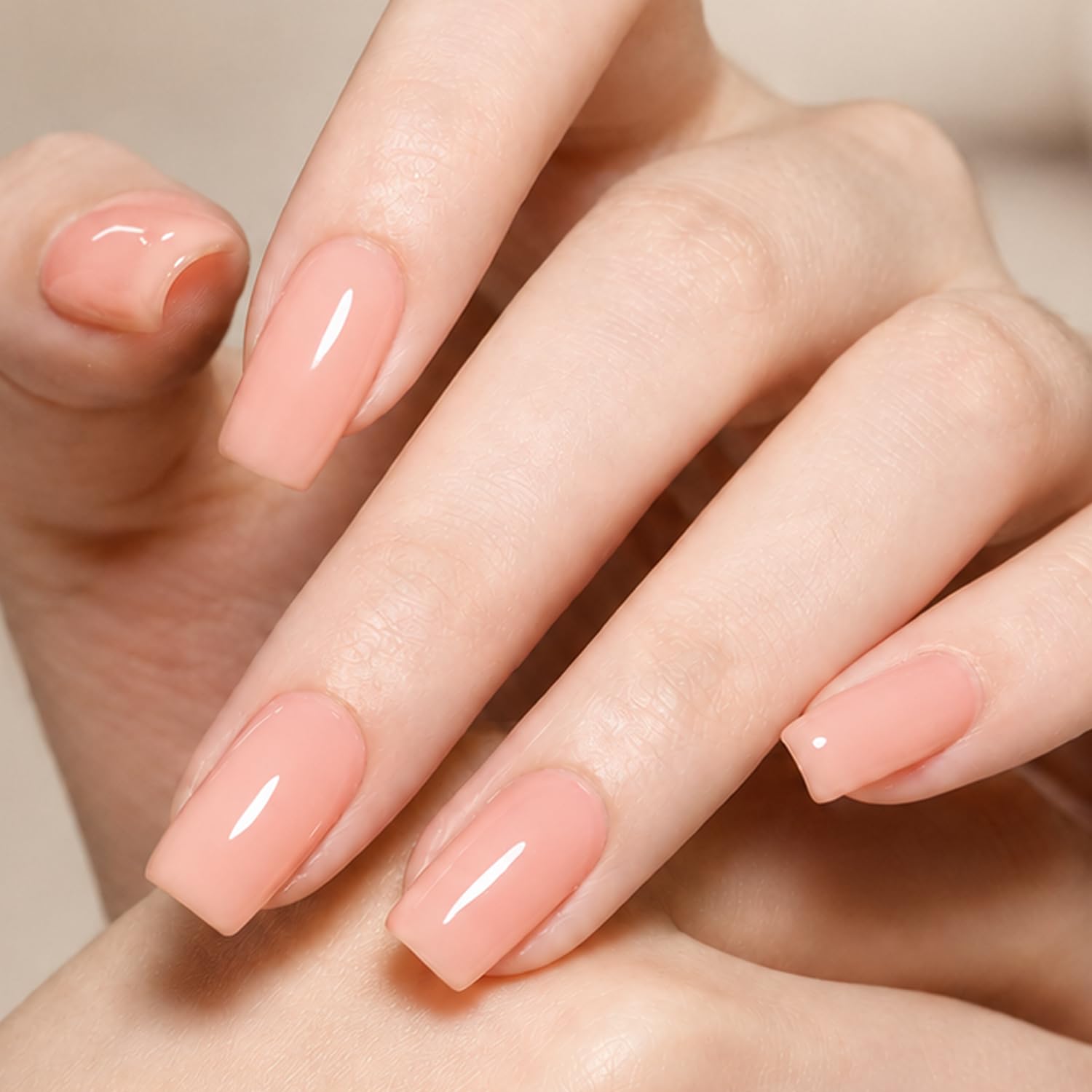 Detalle de modelones Nail Strengthener and Growth Extra Strong Nude Polish (15ml) for Damaged Nails