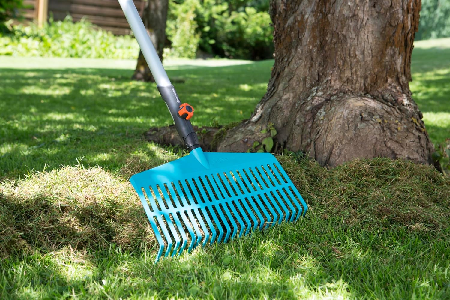 Detalle 2 de Gardena combisystem-Rechenbesen 43 cm – Handlicher Zinkenbesen zum Zusammenfegen