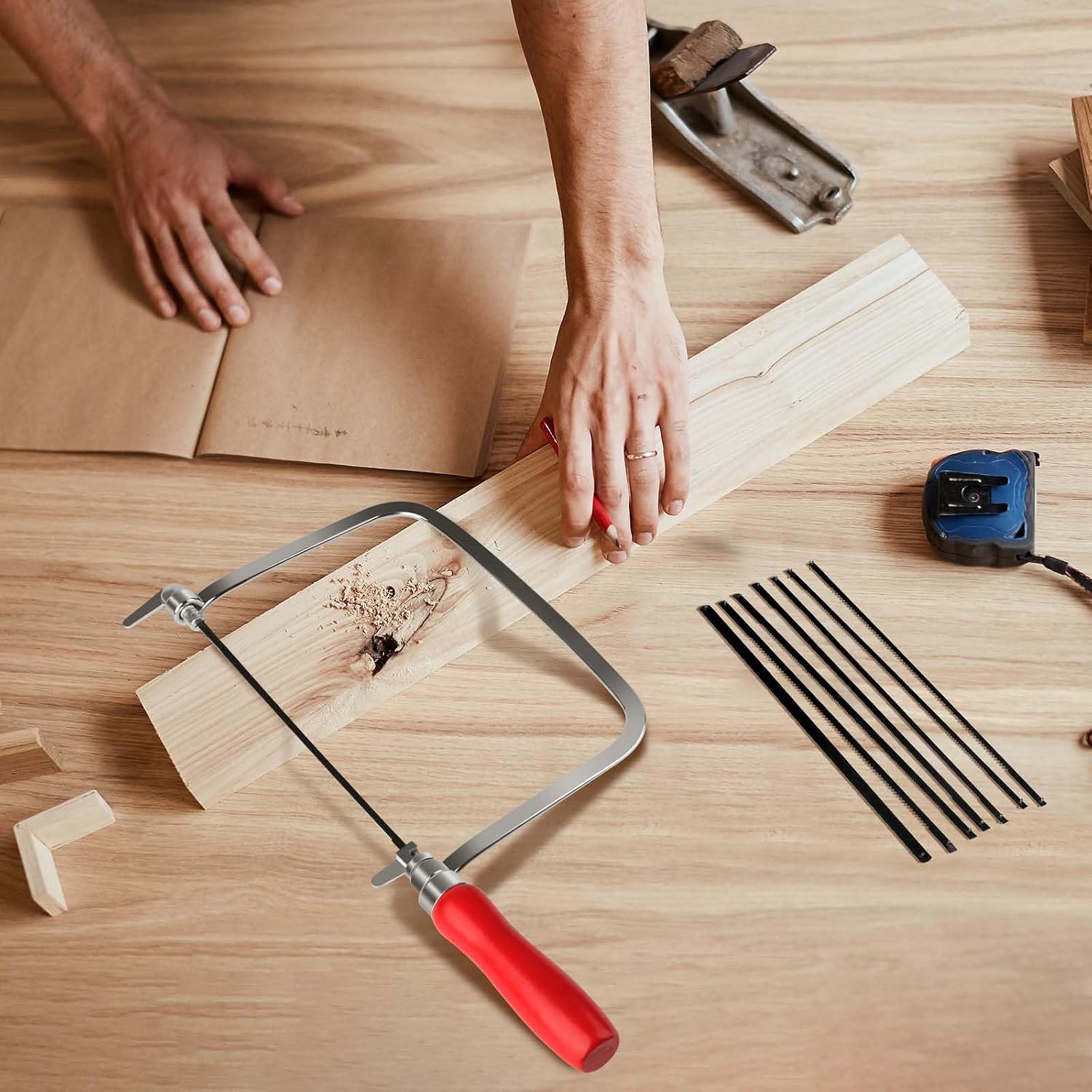 Detalle de TINGTING Laubsäge Set einschließen: 7 Blätter + 1 Holzsäge, 360° drehbar – präzise Schnitte für Holz und Metall