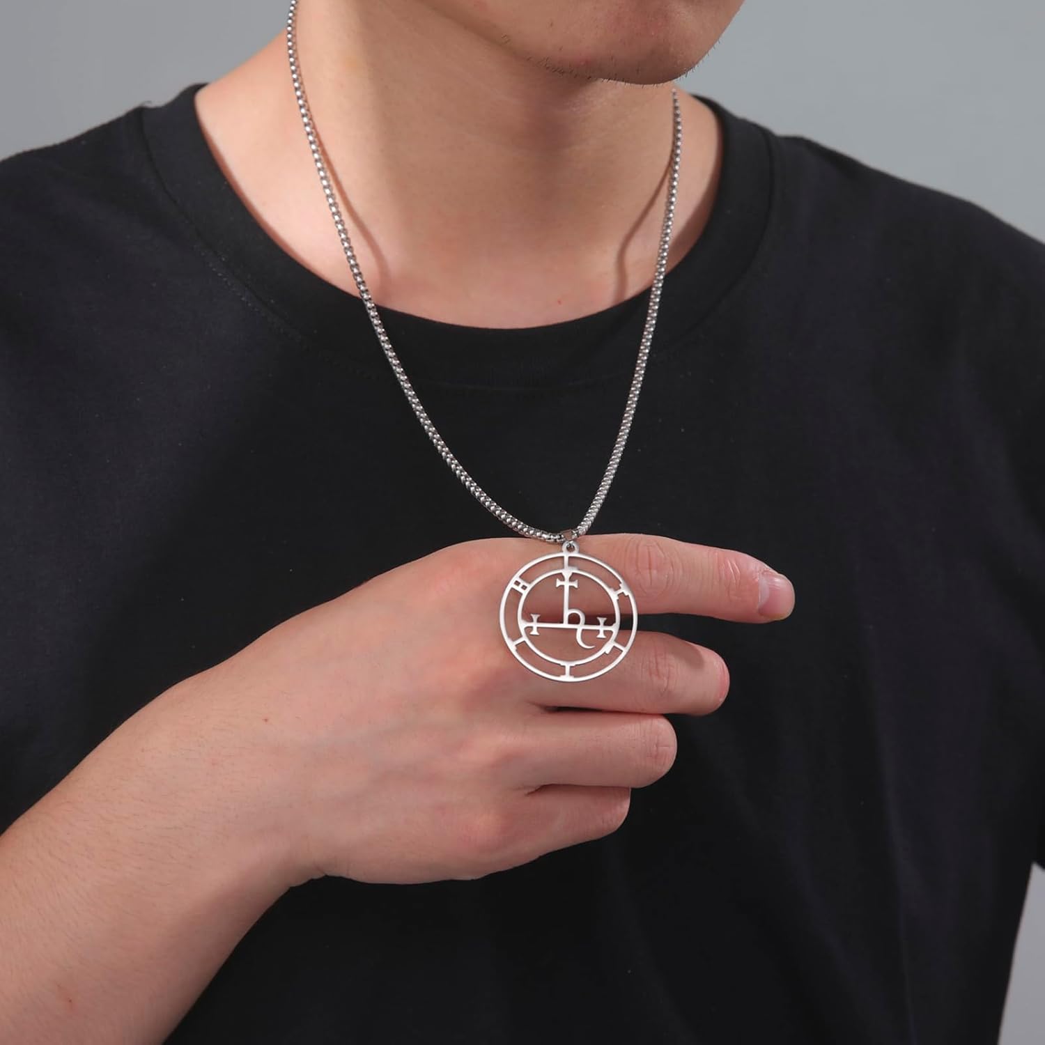Thumbnail 2 de VASSAGO Sigil of Lilith Necklace – Lilith Sigil Hecate Pendant in Stainless Steel