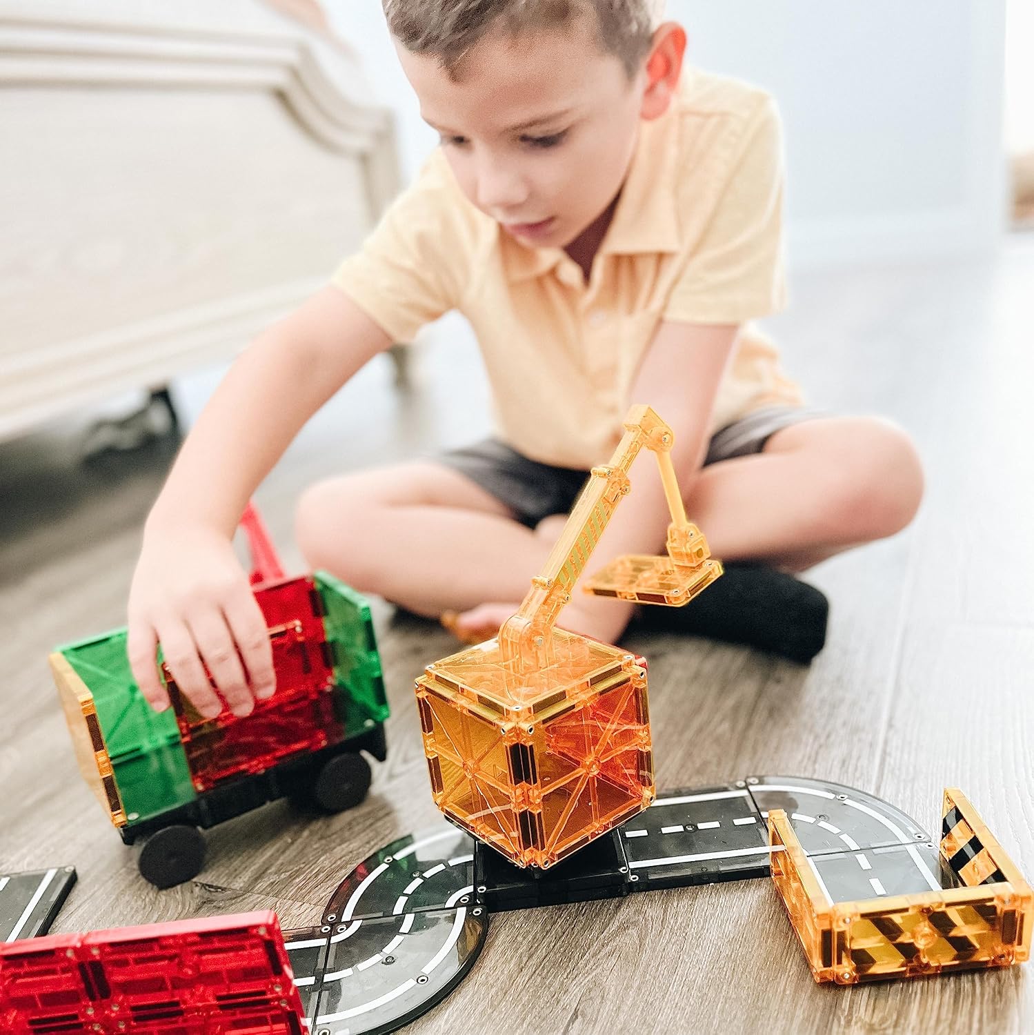 Detalle de Magna-Tiles Builder 21632 – magnetyczny zestaw konstrukcyjny, 32 elementy z żurawiami