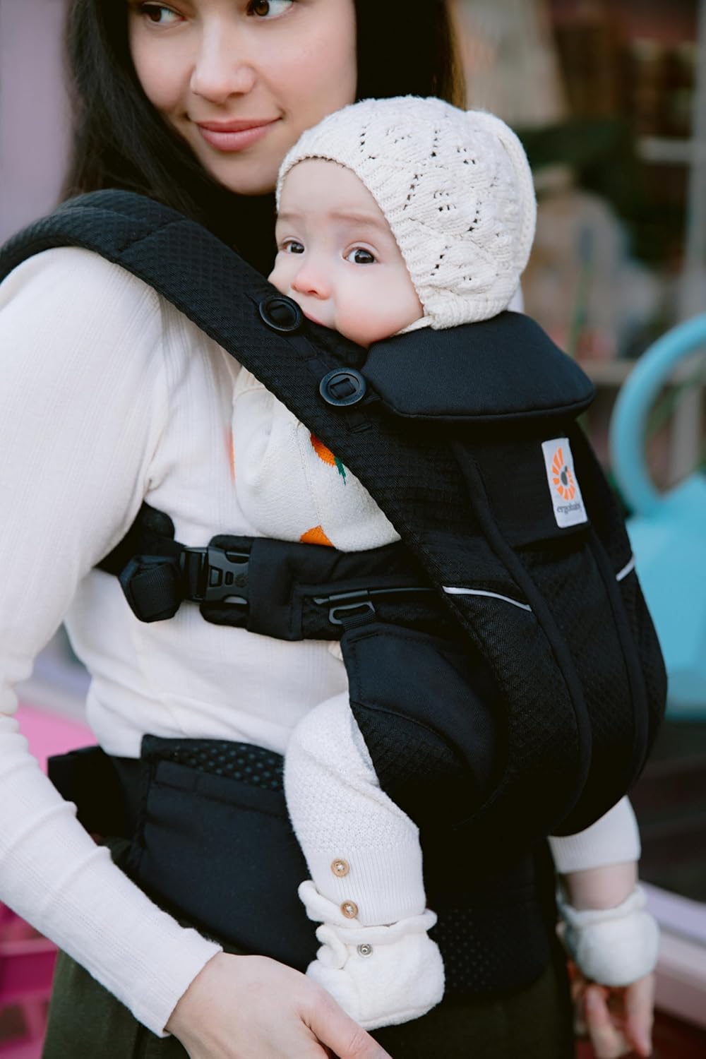 Detalle de Ergobaby Omni Breeze Baby Carrier: Breathable, Ergonomic Comfort from Newborn to Toddler