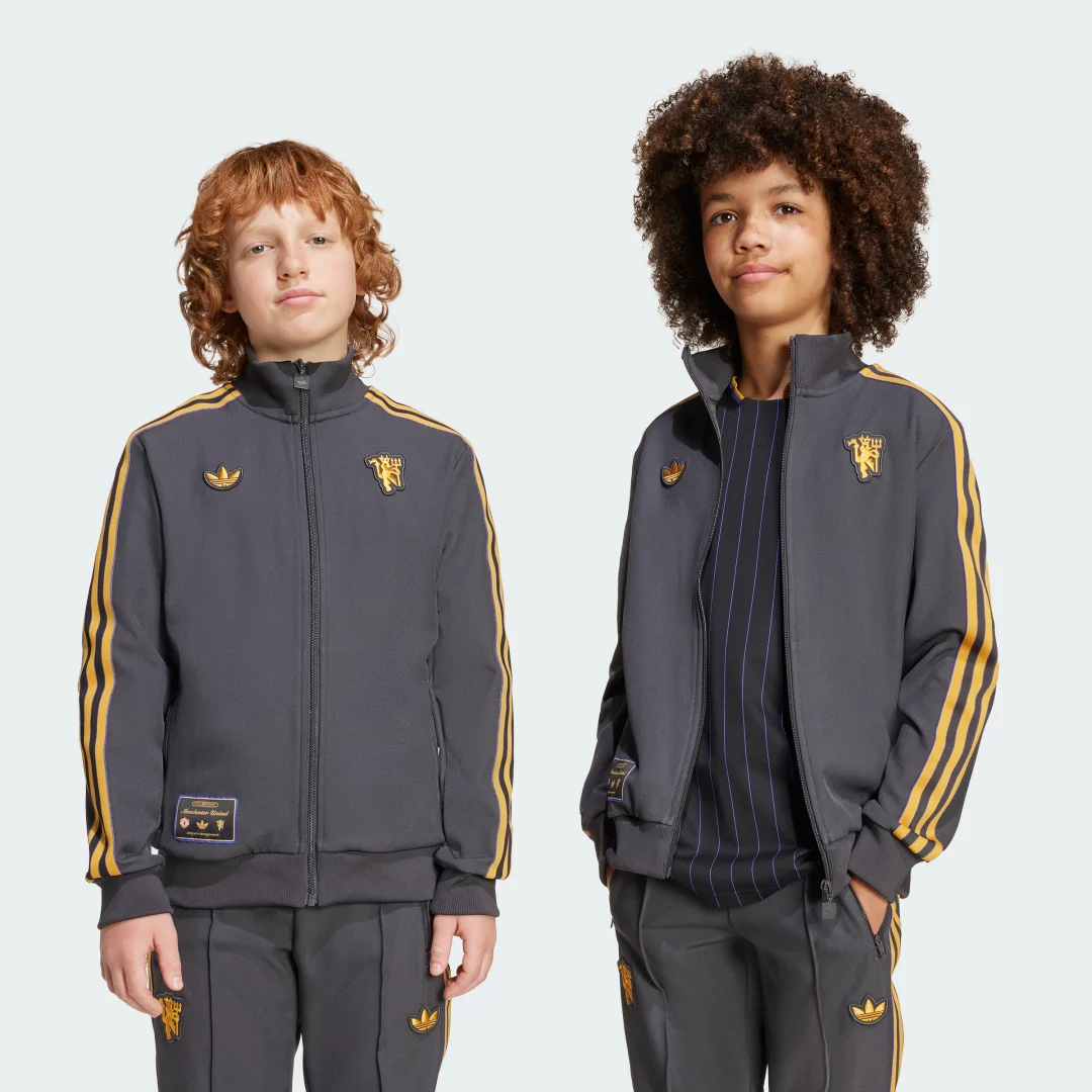 Detalle de Chaqueta deportiva Terrace Icons Manchester United de Adidas en negro