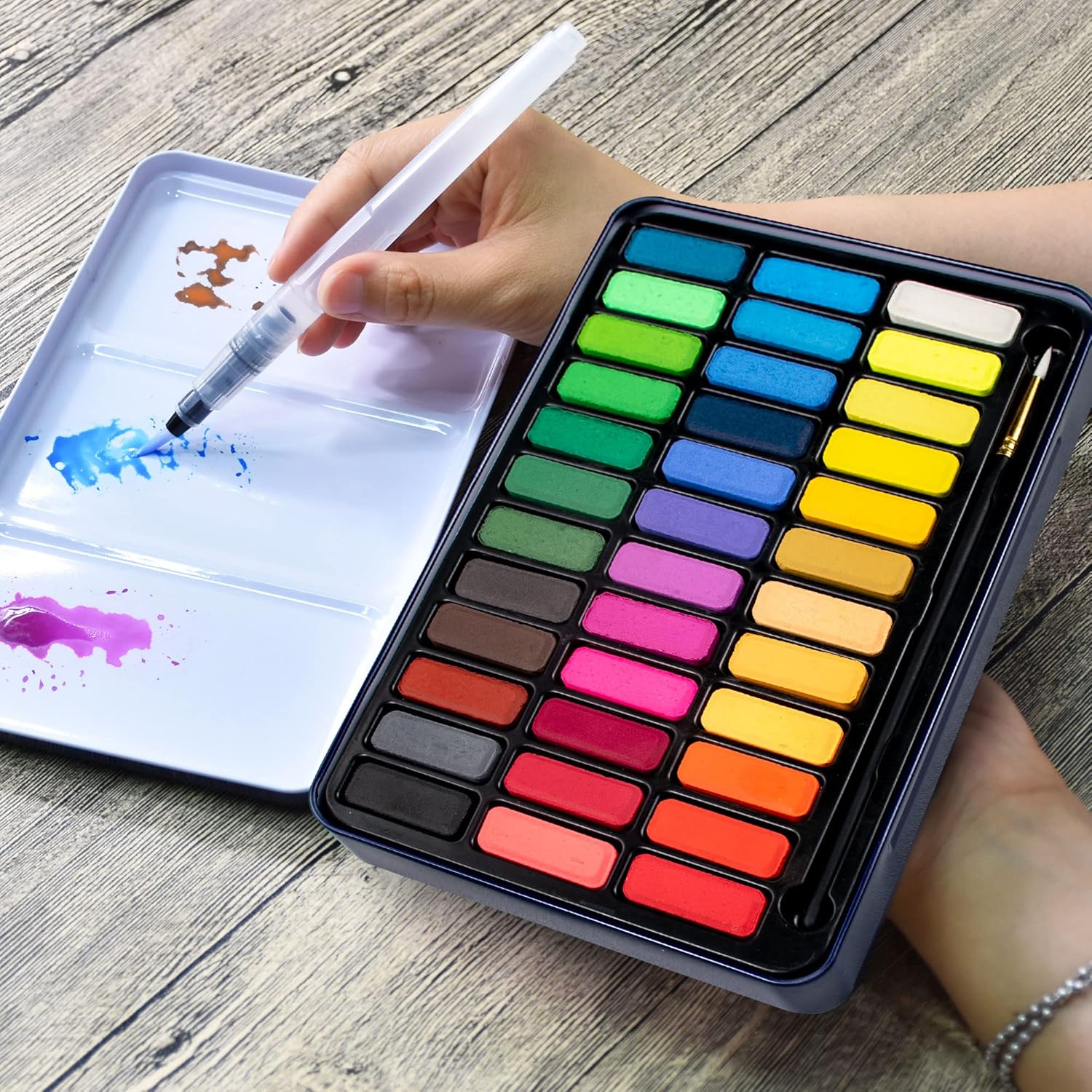 Detalle de STATIONERY ISLAND Watercolour Paint Set Pro — 36 Full Pan in Portable Travel Tin
