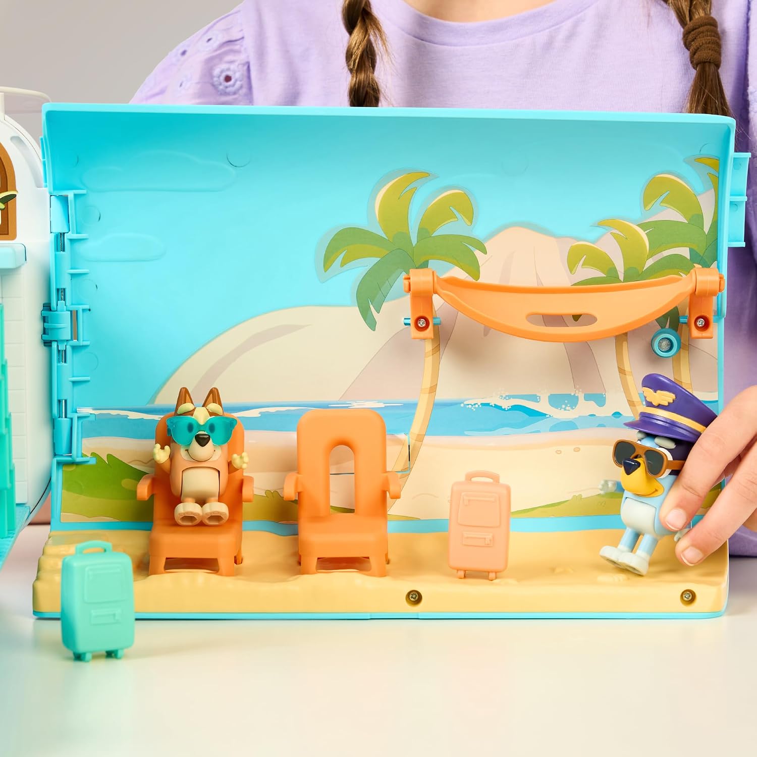 Thumbnail 4 de BLUEY - Avion 3 en 1: Hôtel, Bateau et Plage avec 10 Accessoires - BLY75000