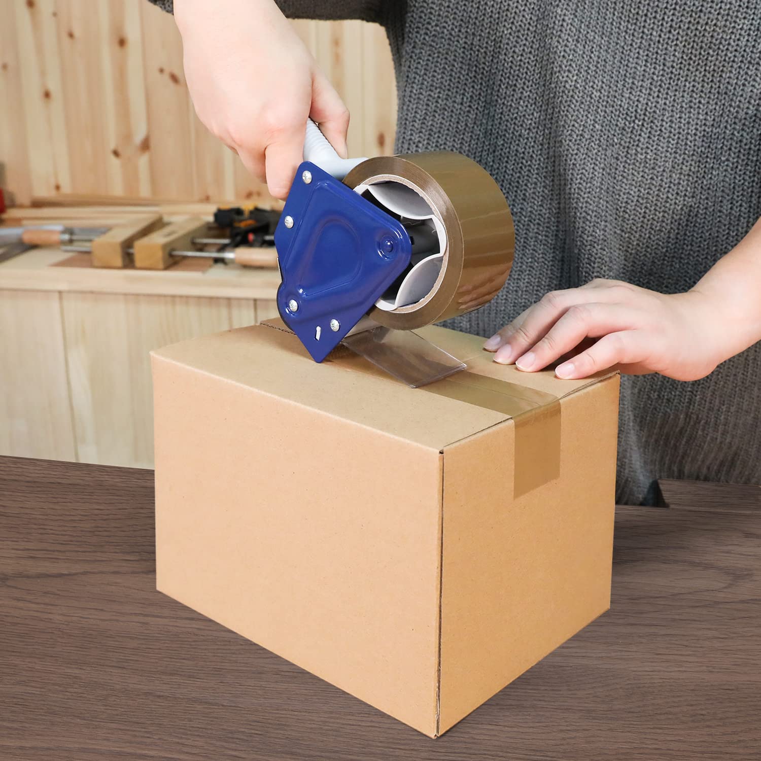 Detalle 2 de Amazon Basics Paketband 48 mm x 66 m, 0.046 mm Dicke, Braun – 6 Rollen