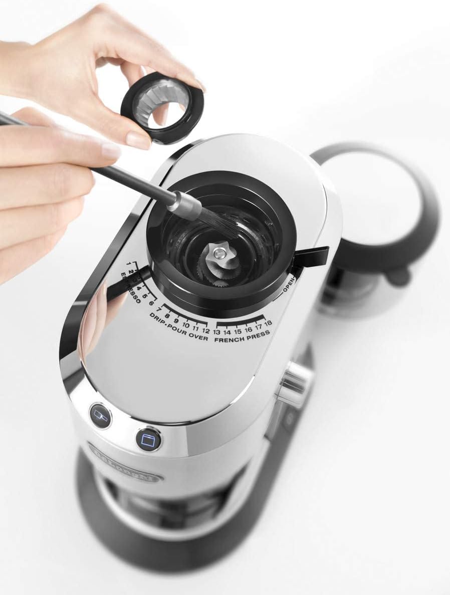 Detalle de De'Longhi Dedica KG 520.M Elektrische Kaffeemühle – Vollmetallgehäuse, Edelstahl Kegelmahlwerk