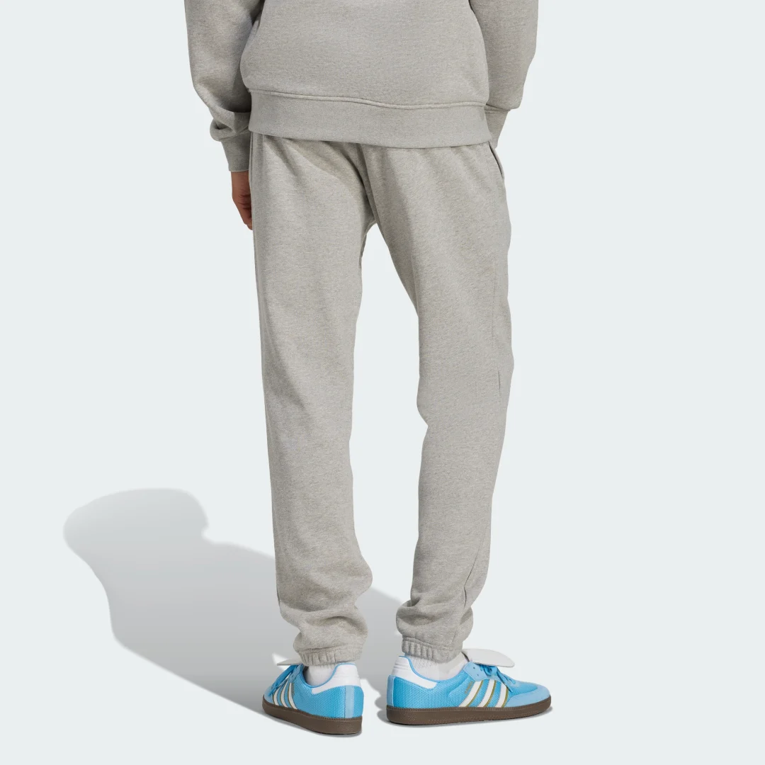 Thumbnail 1 de Pantalón Trefoil Essentials French Terry de Adidas: comodidad en gris para el día a día