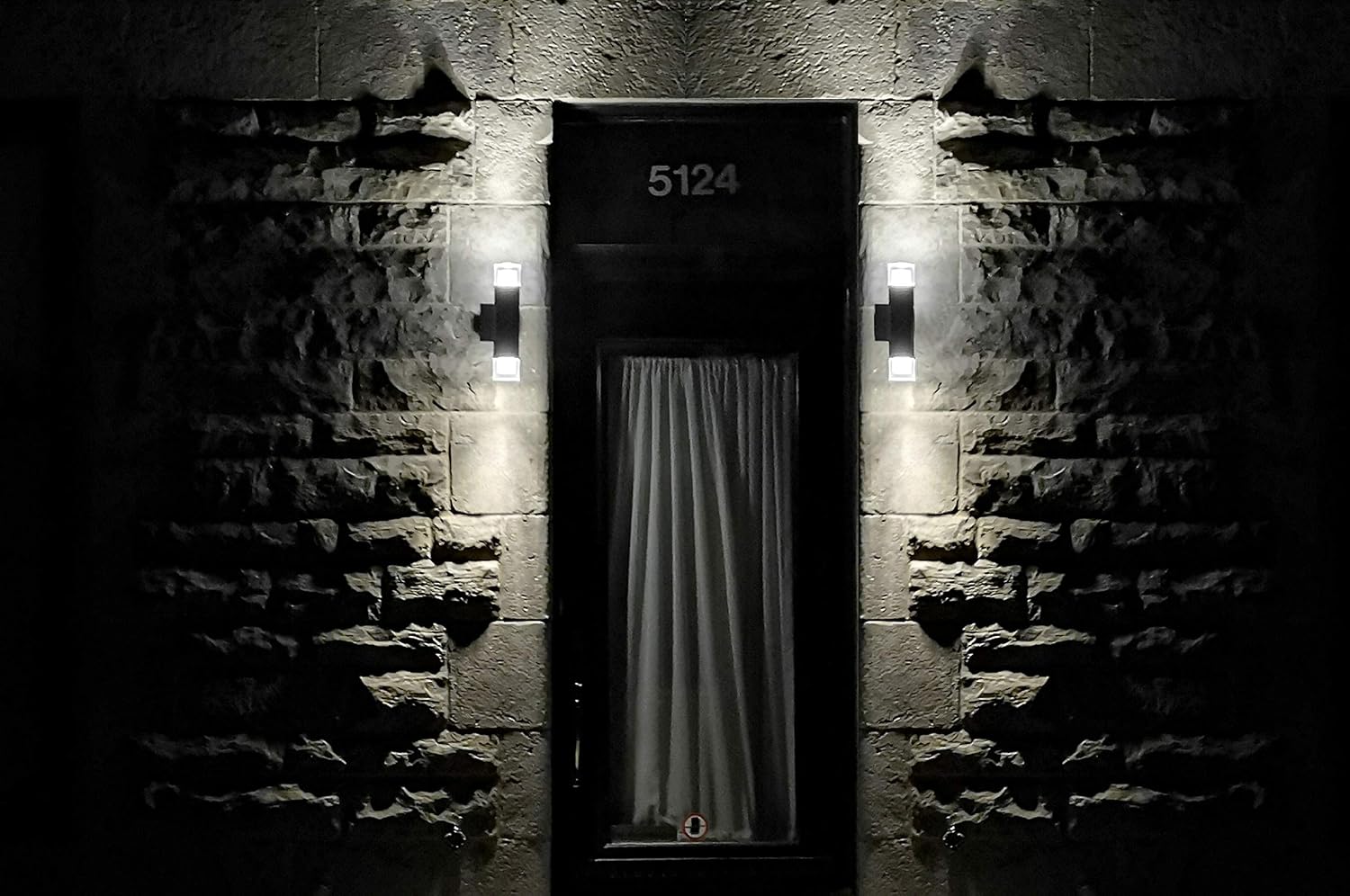 Detalle 1 de BAZZ W16639BK Luvia LED Outdoor Wall Light, 13-in Black Aluminum, GU10 Bulbs