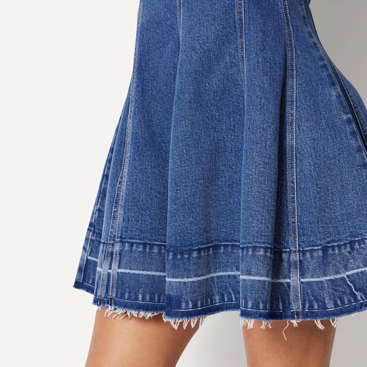 Detalle de Amazon Essentials Women's Fit & Flare Denim Mini Dress