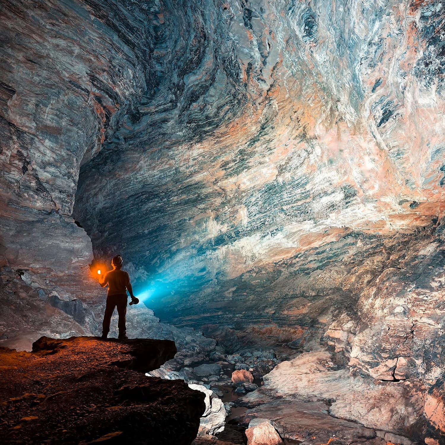 Detalle de IMALENT MS32 200,000 Lumens Flashlight: A Tough, High-Output Torch for Serious Outdoor Use