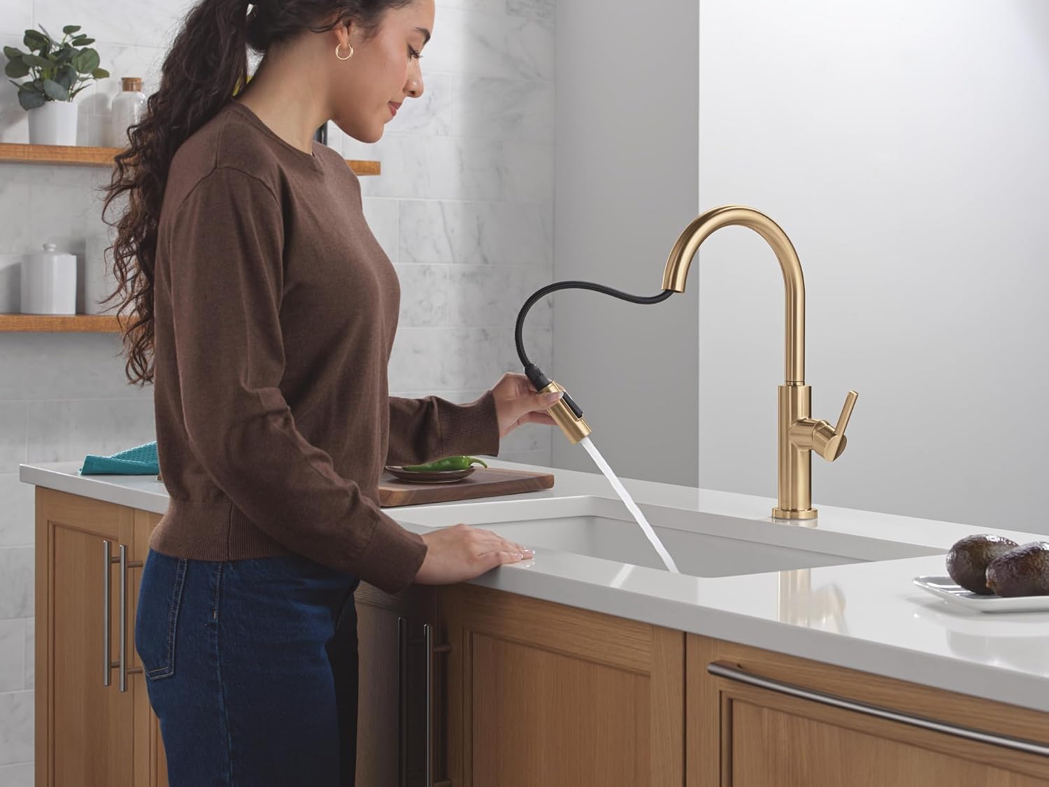 Detalle de Delta Kitchen Faucet, Champagne Bronze