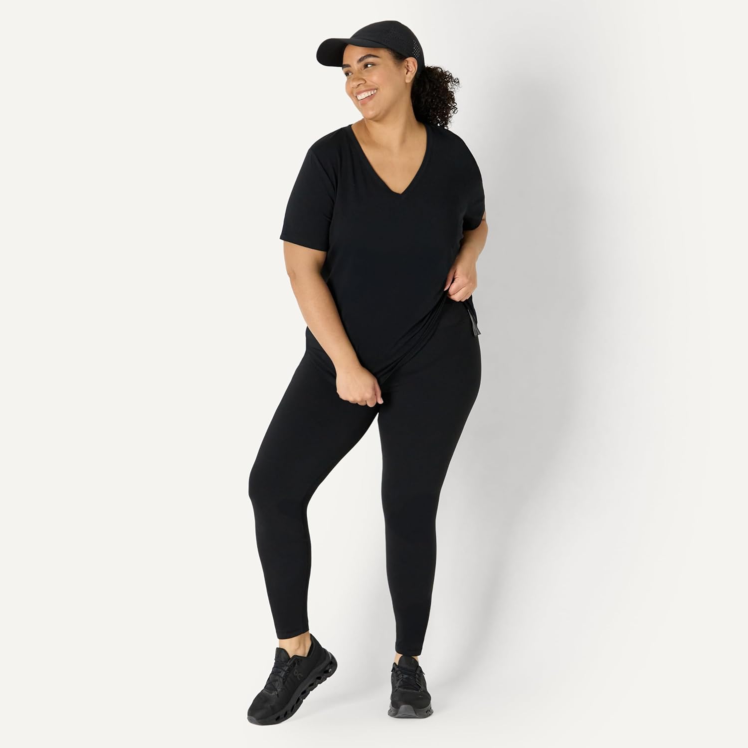 Thumbnail 6 de Amazon Essentials Women's Active Soft Cotton Modal Blend V-Neck Tee