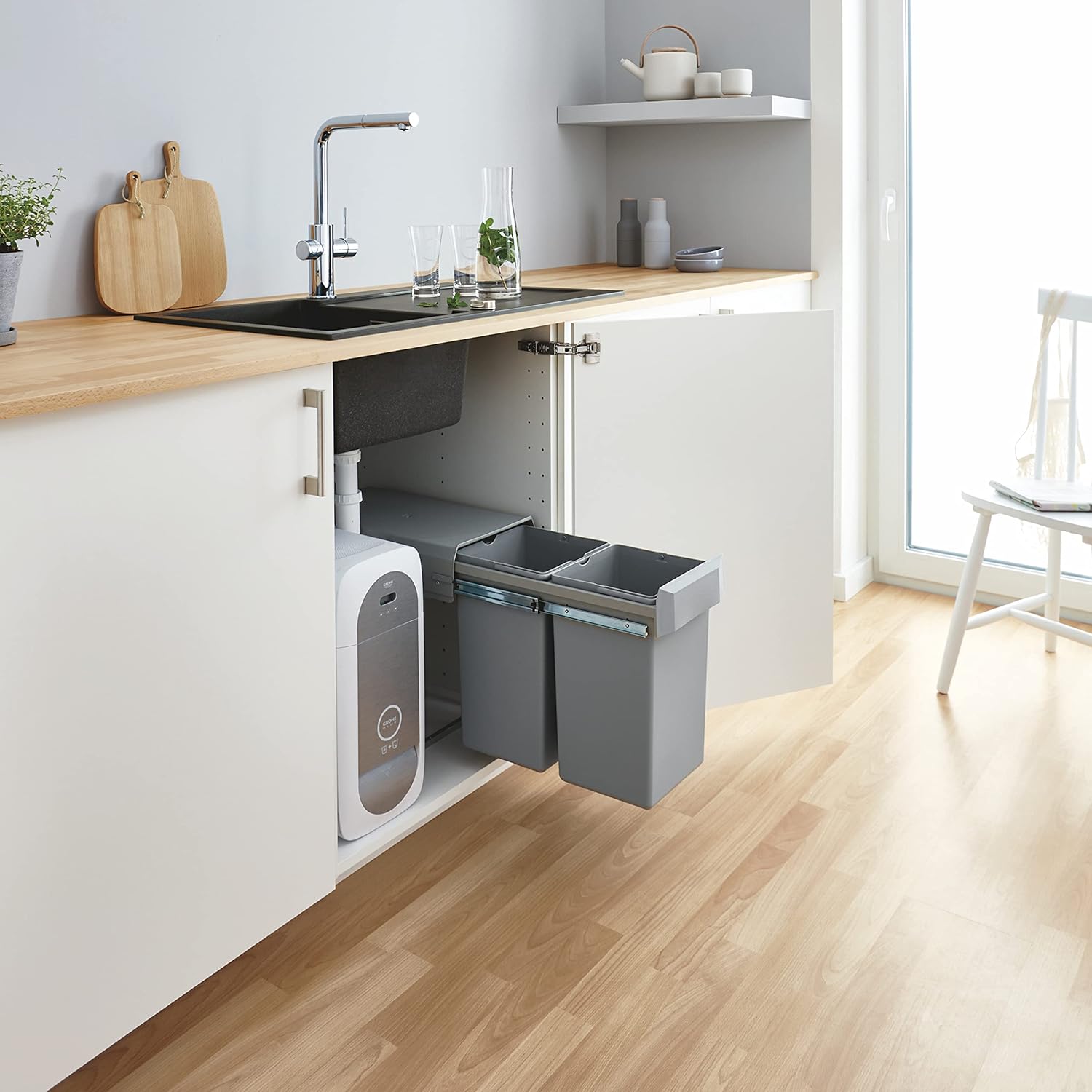Detalle de GROHE Kitchen Waste System - 2 Bins (15L Each) with Telescopic Action, Floor Mounted behind Cabinet Door