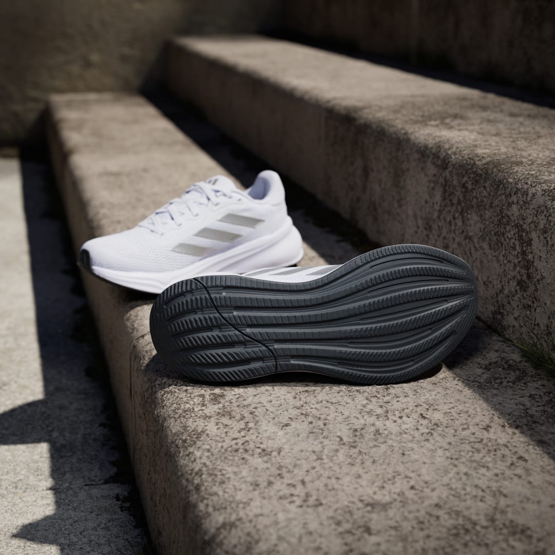 Detalle de Zapatilla Response de Adidas: comodidad para el día a día con confianza en cada paso