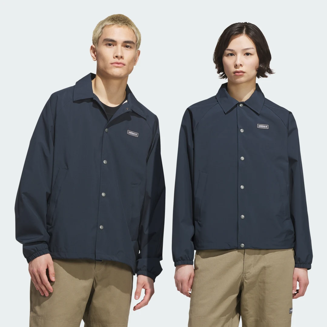 Detalle de Adidas Chaqueta Skateboarding Coach: estilo y funcionalidad para tu día a día en skate