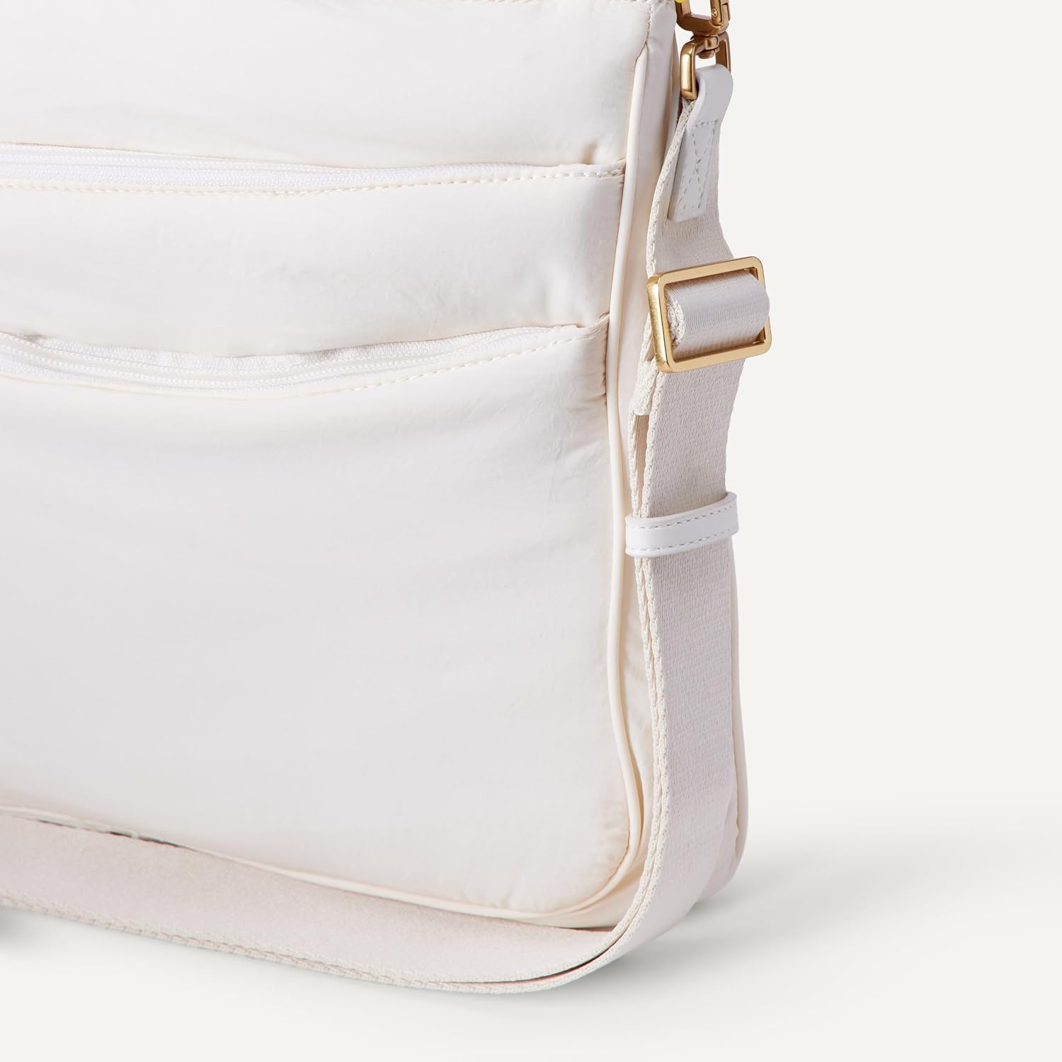 Detalle 2 de Amazon Essentials Women’s Slim Nylon Cross-body Bag