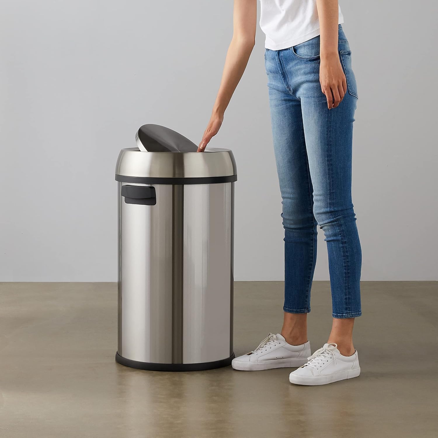 Thumbnail 5 de Amazon Basics Round Trash Can 17.2 gal đź—‘