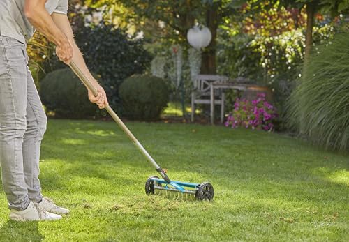 Detalle de Gardena combisystem-Vertikutierer 32 cm – effizient Moos, Filz und Unkraut beseitigen