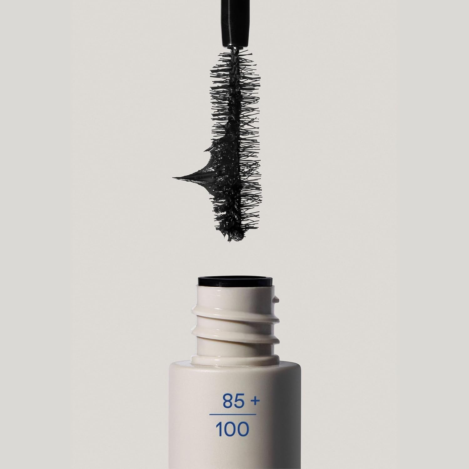 Detalle 2 de KORRES Drama Volume Mascara Black 01, 10 ml